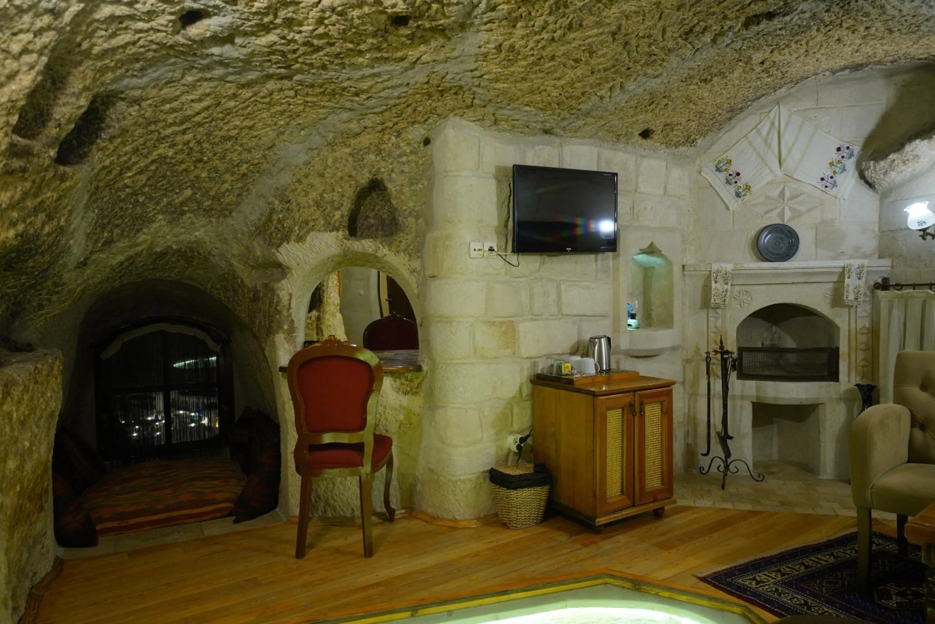 TV and multimedia in Harman Cave Hotel