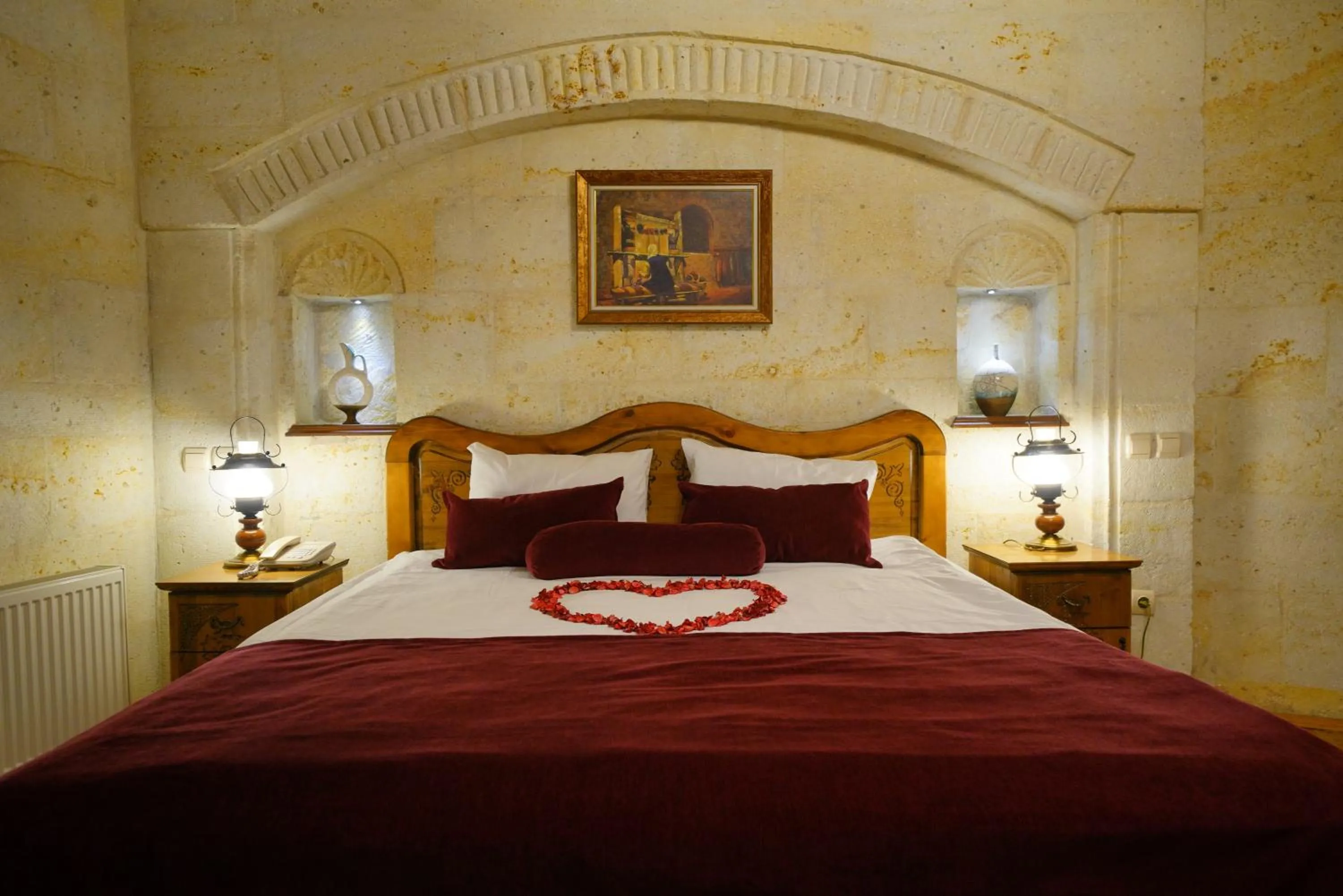 Bed in Harman Cave Hotel