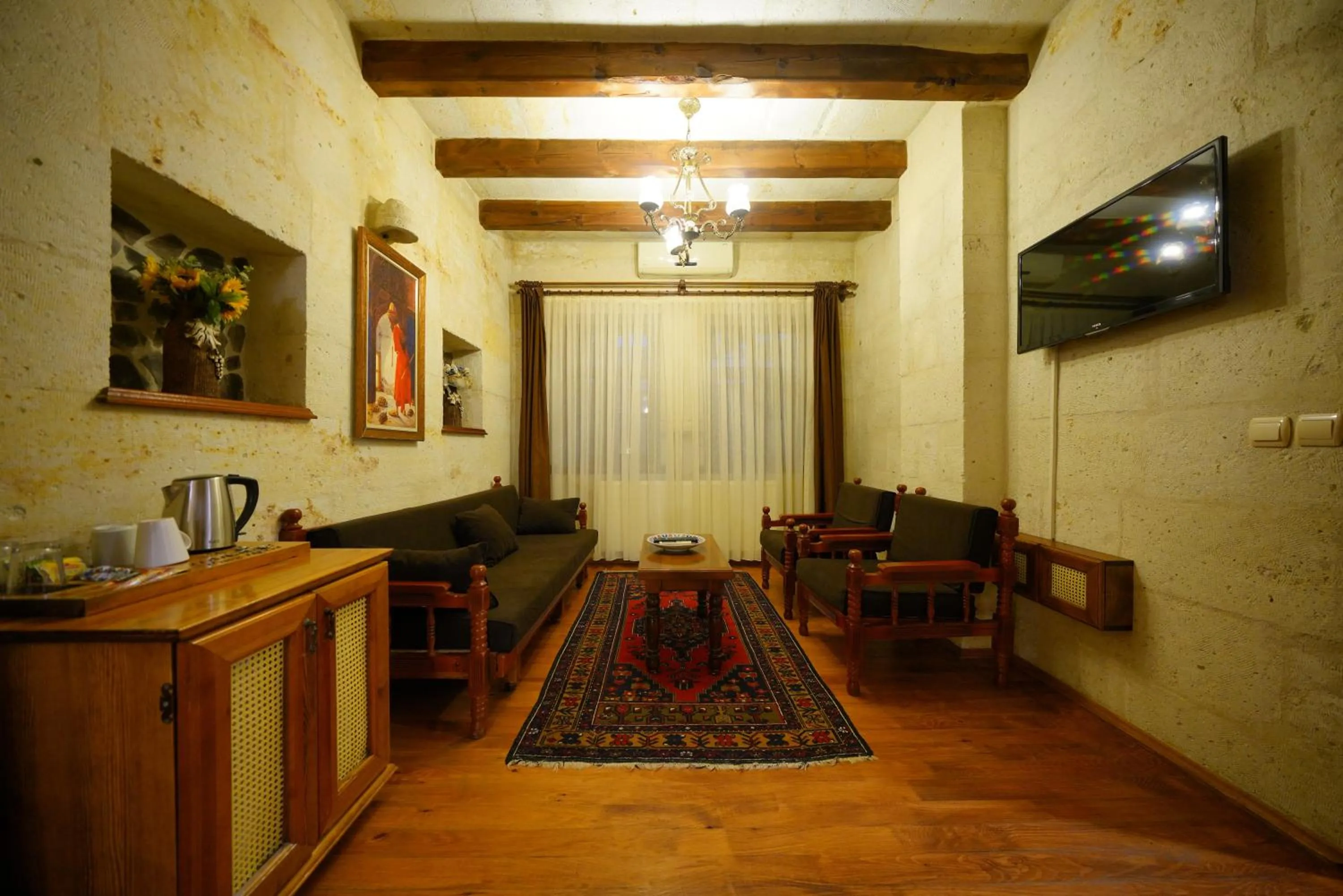 TV and multimedia in Harman Cave Hotel