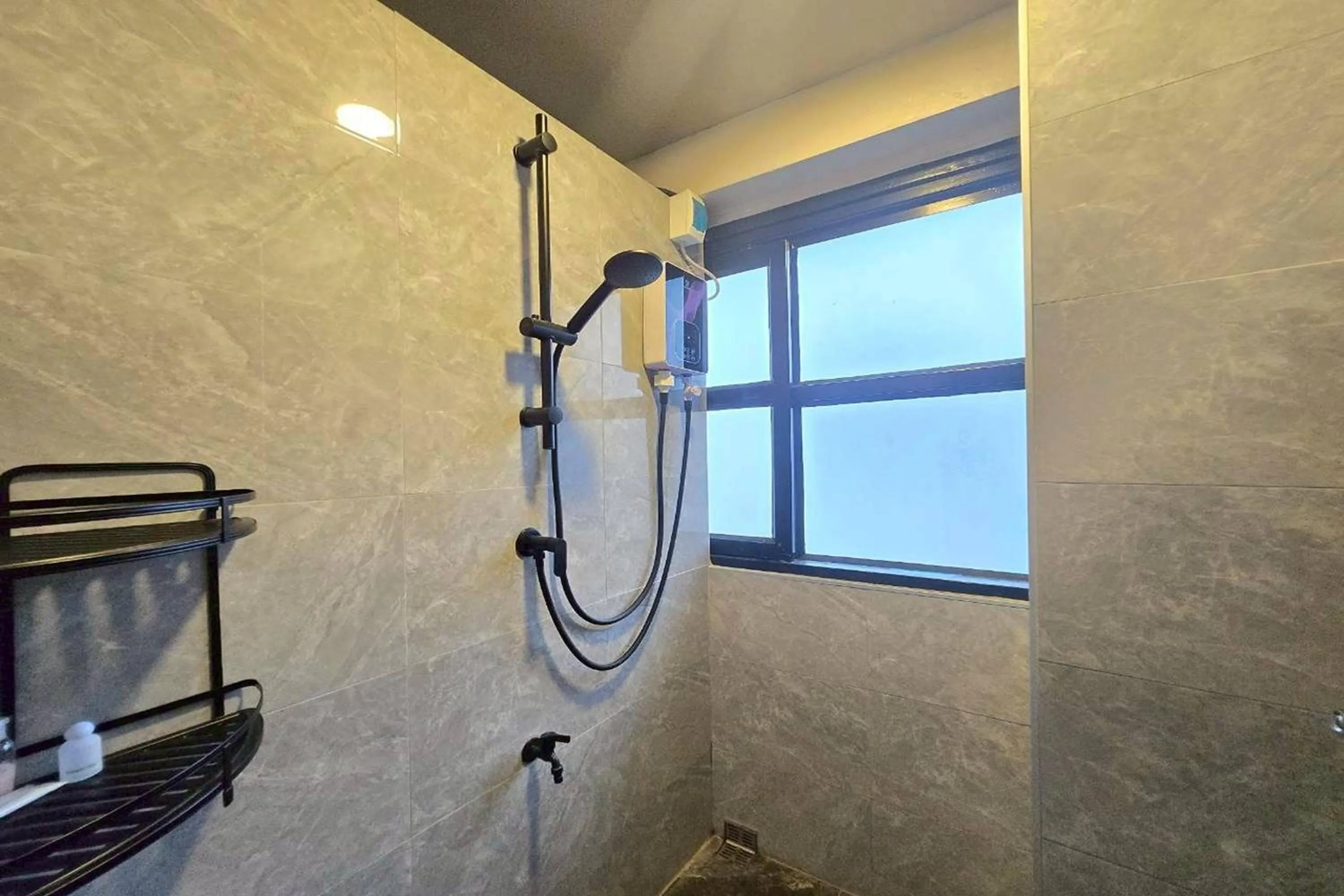 Shower in Central Guesthouse Chiang Rai