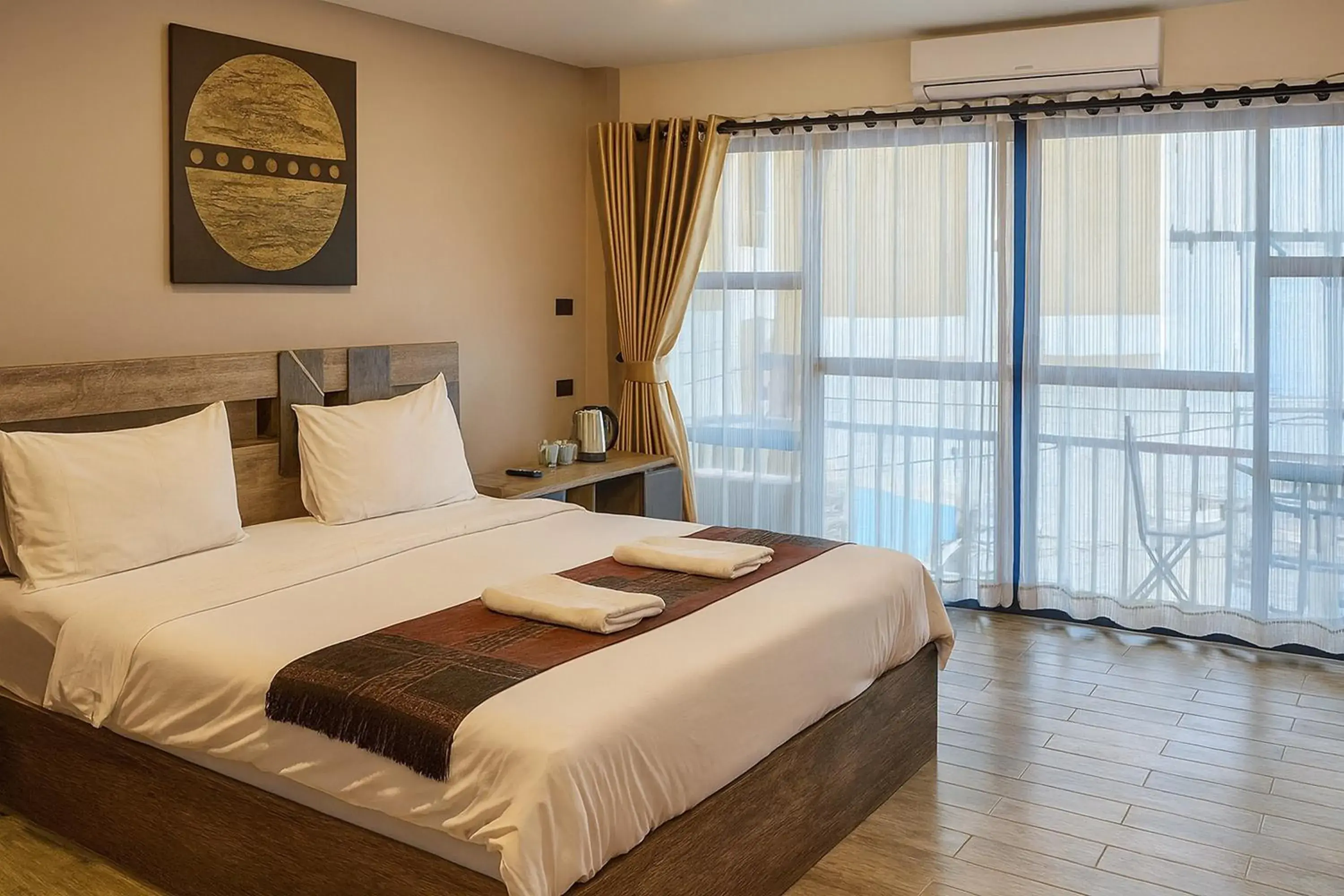 Deluxe Double Room with Balcony in Central Guesthouse Chiang Rai Deluxe Double Room with Balcony in Central Guesthouse Chiang Rai