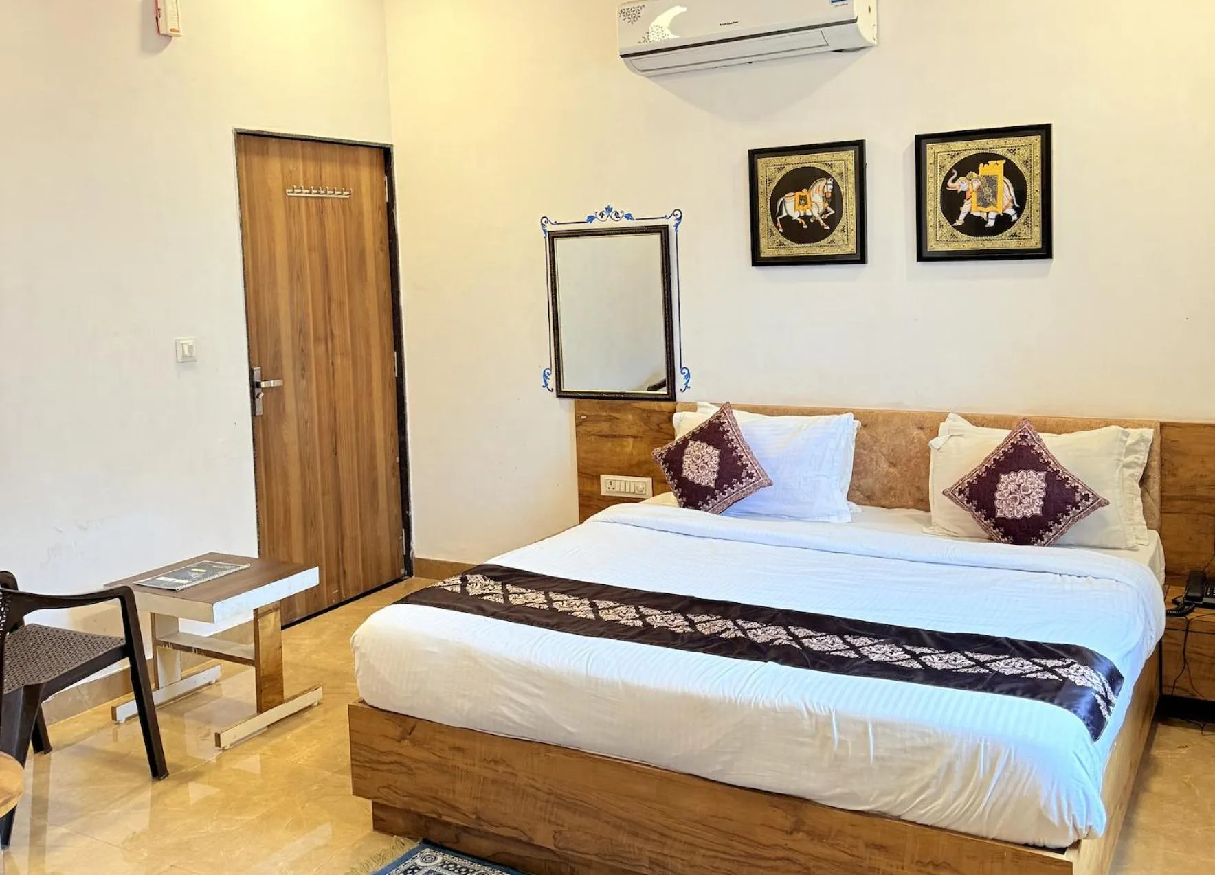 air conditioner, Bed in Hotel Haridas Haveli Udaipur