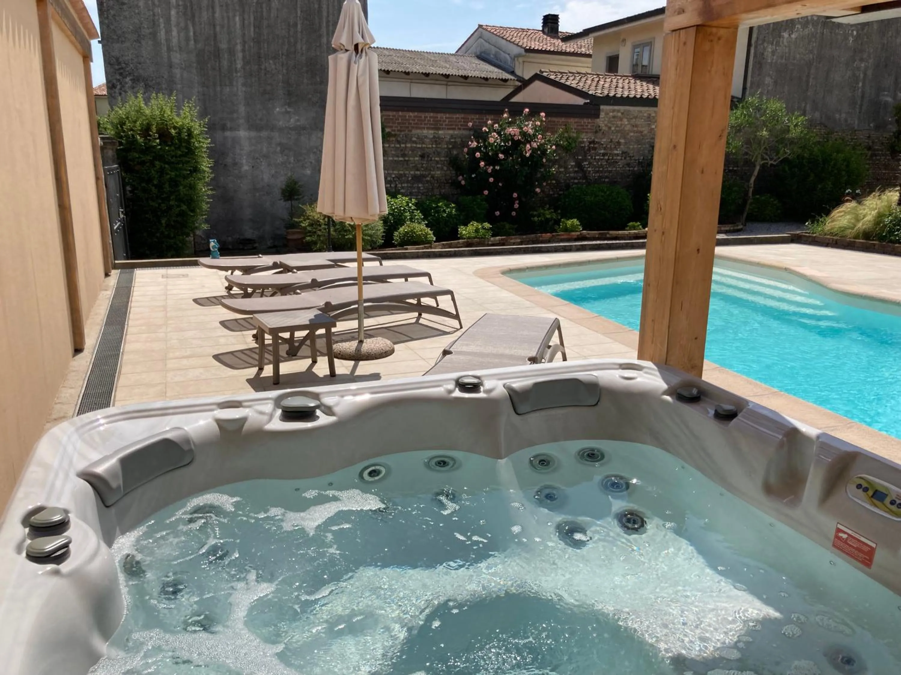 Pool view in Palazzo Strassoldo bed & breakfast