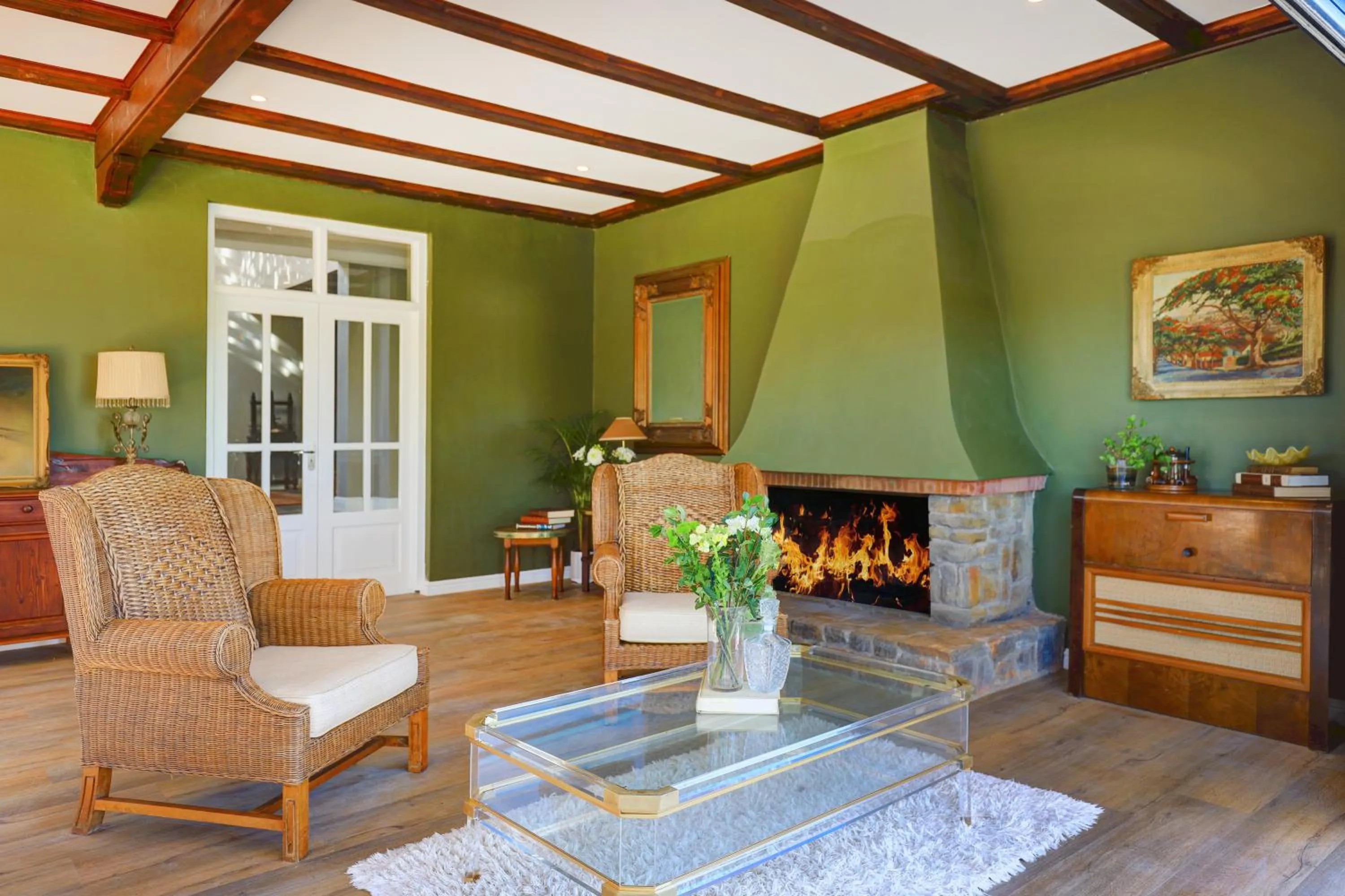 Lounge or bar in The Hawthorn Boutique Hotel