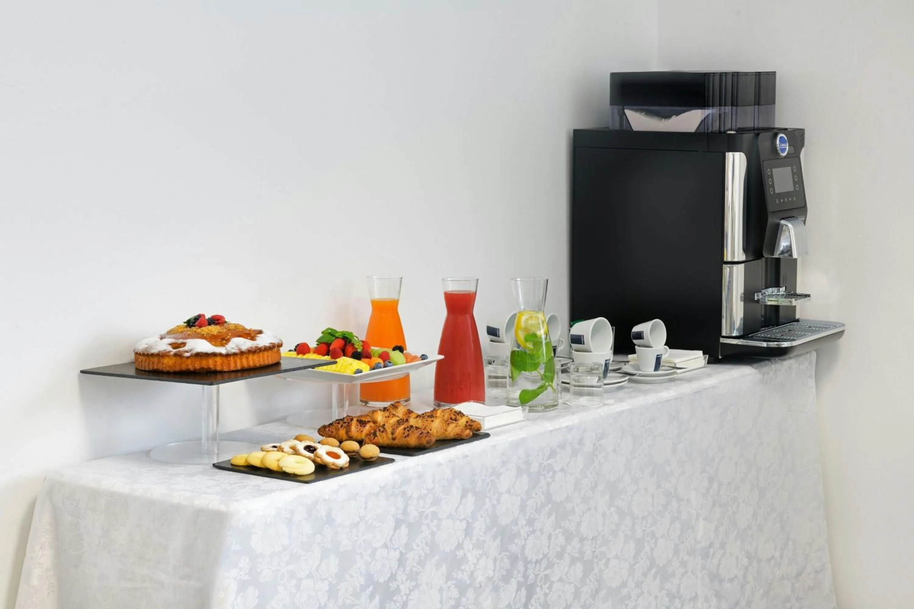 Restaurant/places to eat in AC Hotel by Marriott Milan Sesto