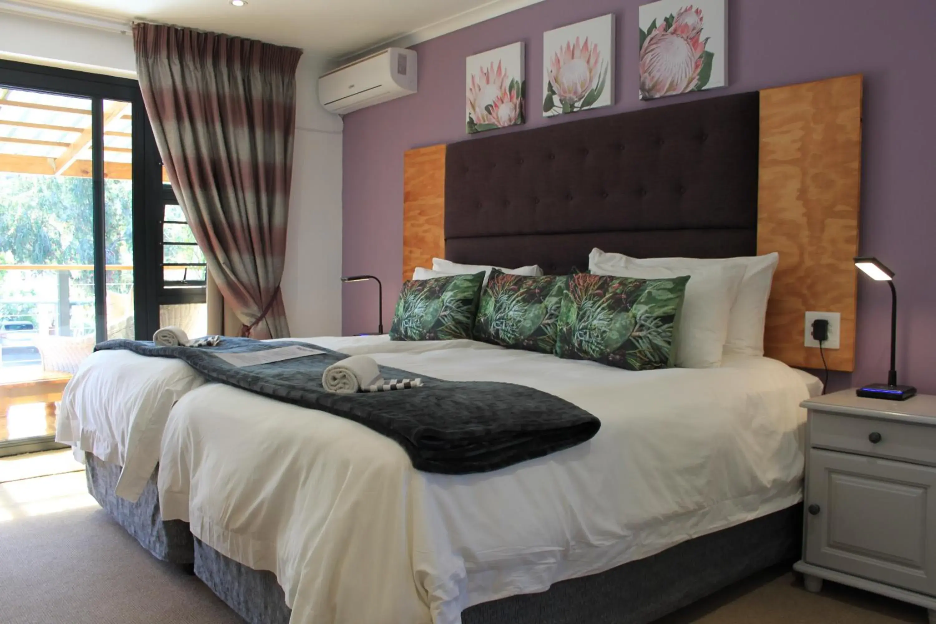 Twin Room with Balcony in Pelican Lodge Guesthouse Twin Room with Balcony in Pelican Lodge Guesthouse