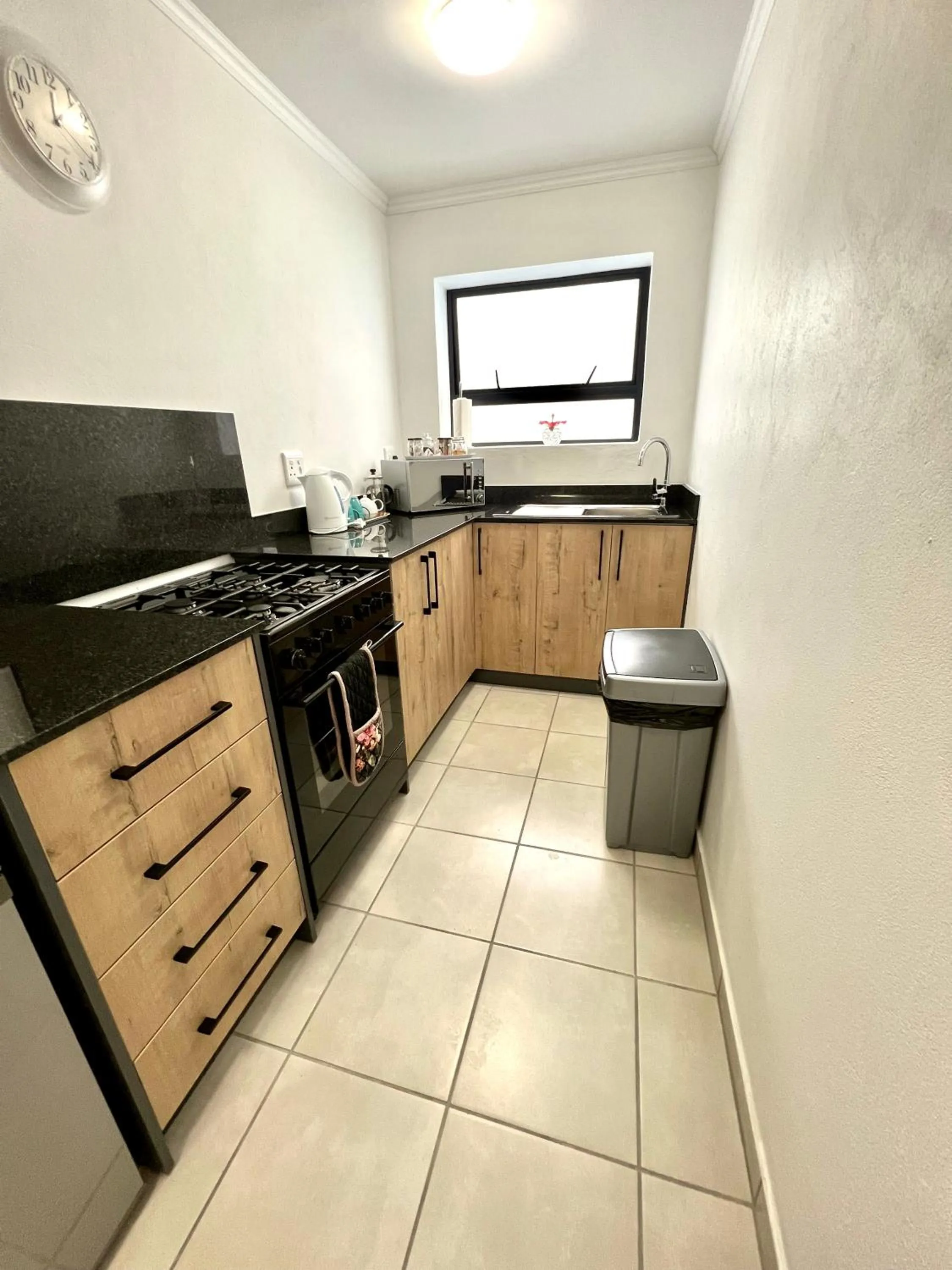 kitchen in Pelican Lodge Guesthouse