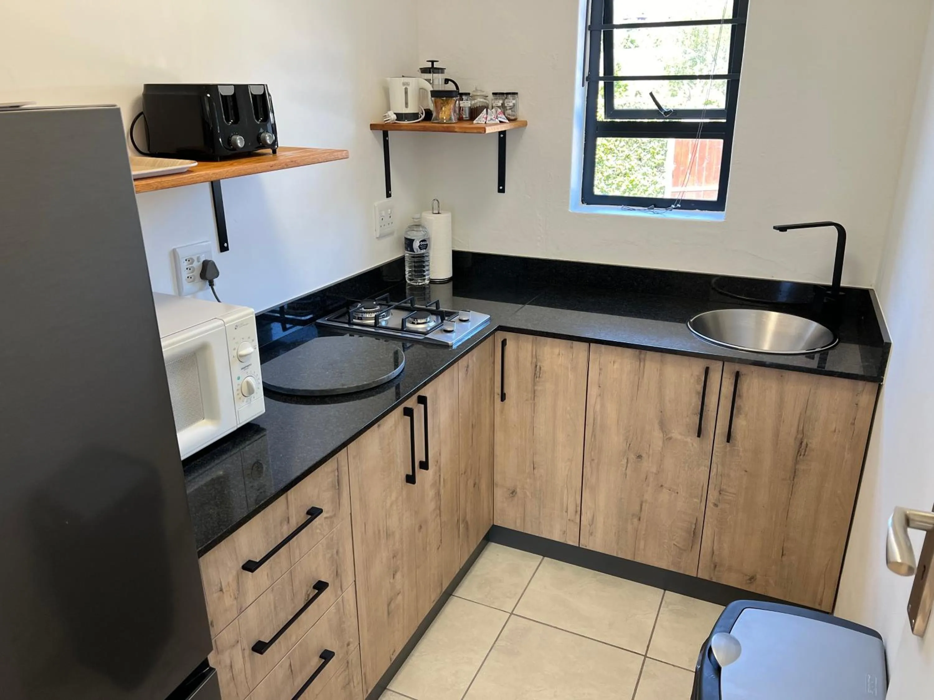 Kitchen or kitchenette in Pelican Lodge Guesthouse