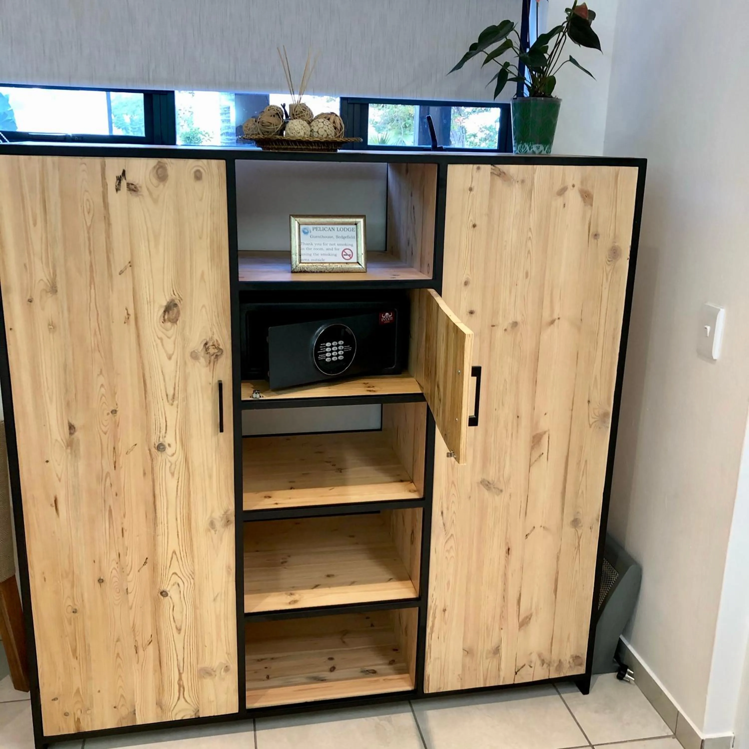 safe in Pelican Lodge Guesthouse