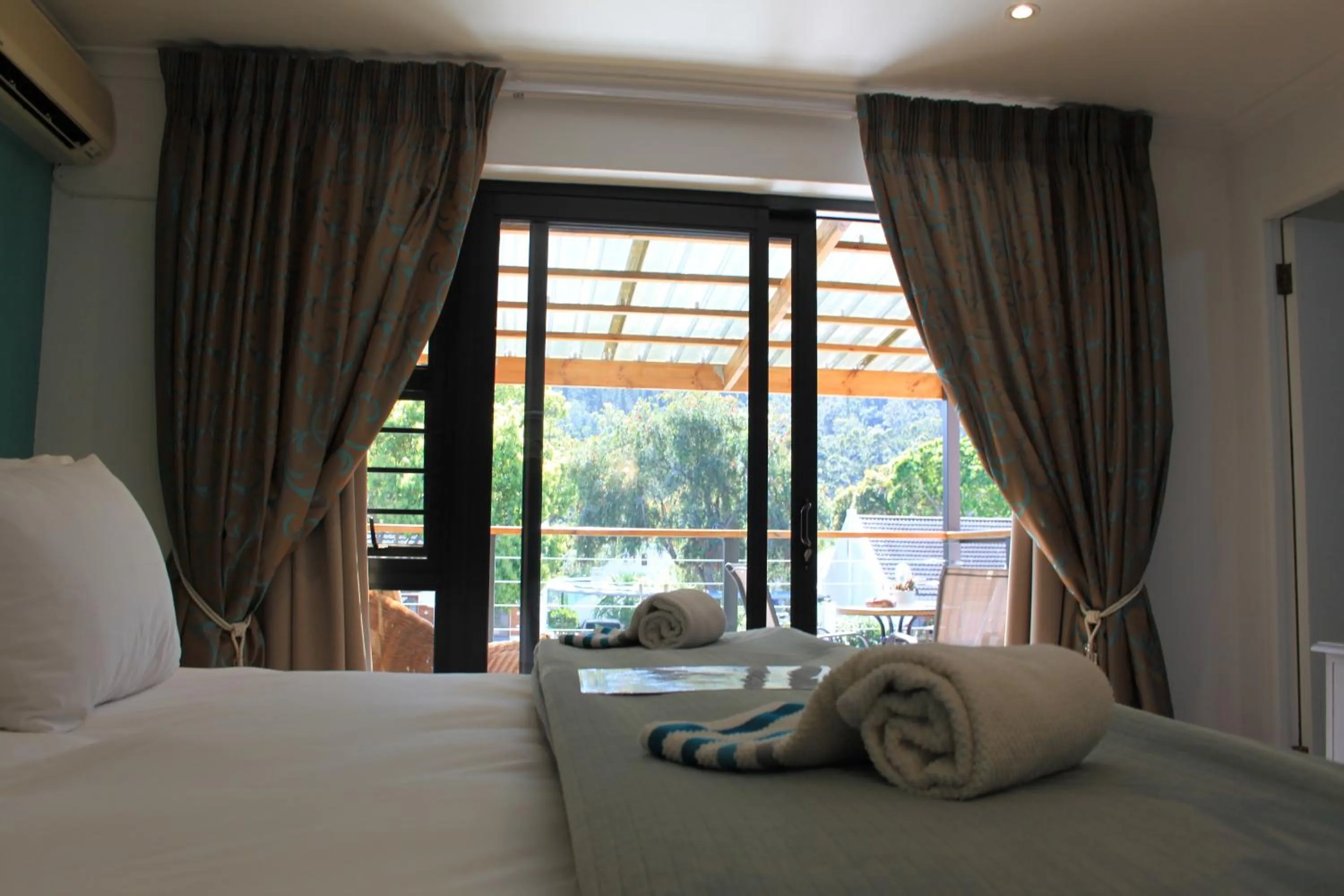 Bedroom, Bed in Pelican Lodge Guesthouse