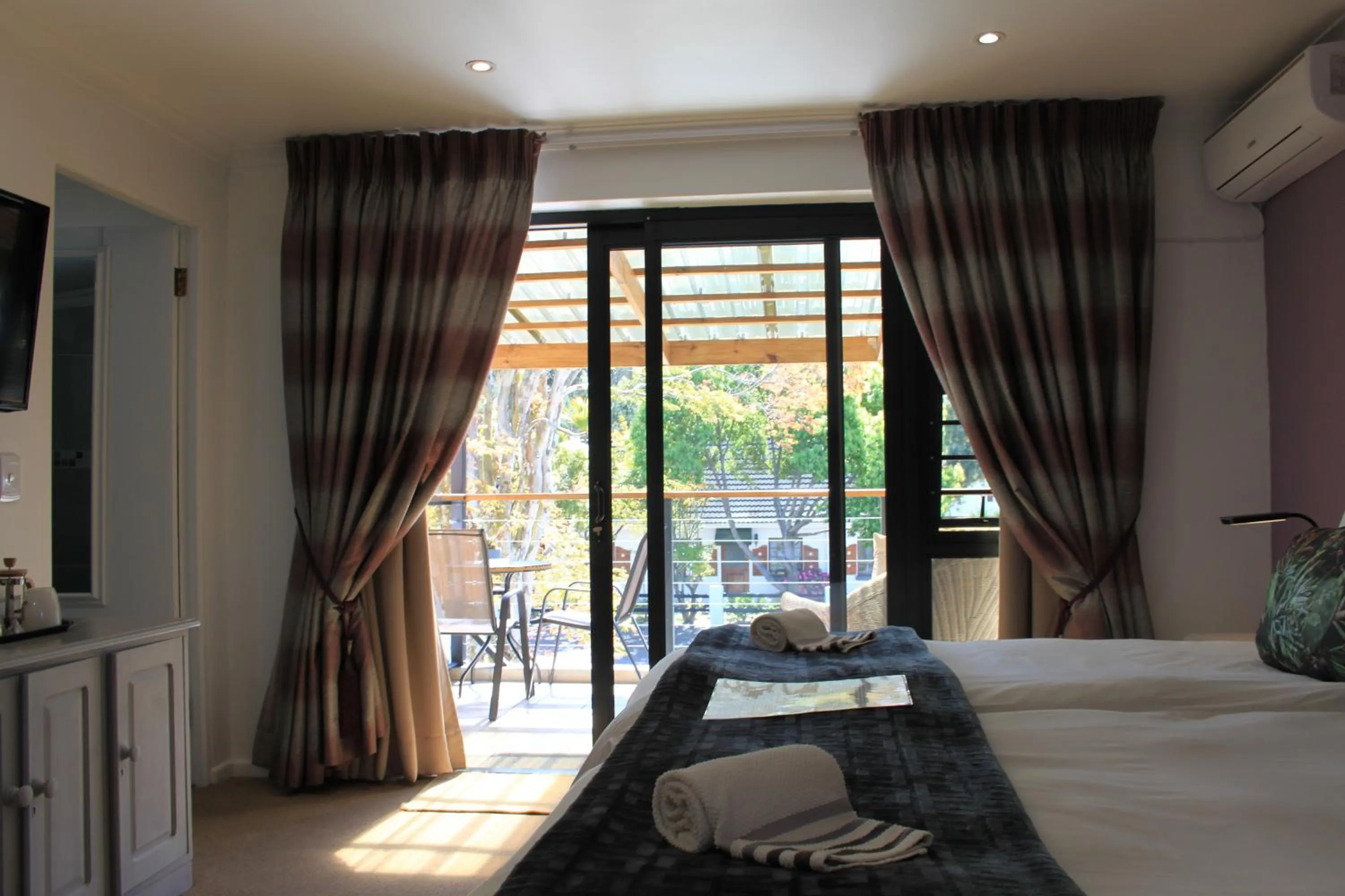 Bedroom, Bed in Pelican Lodge Guesthouse