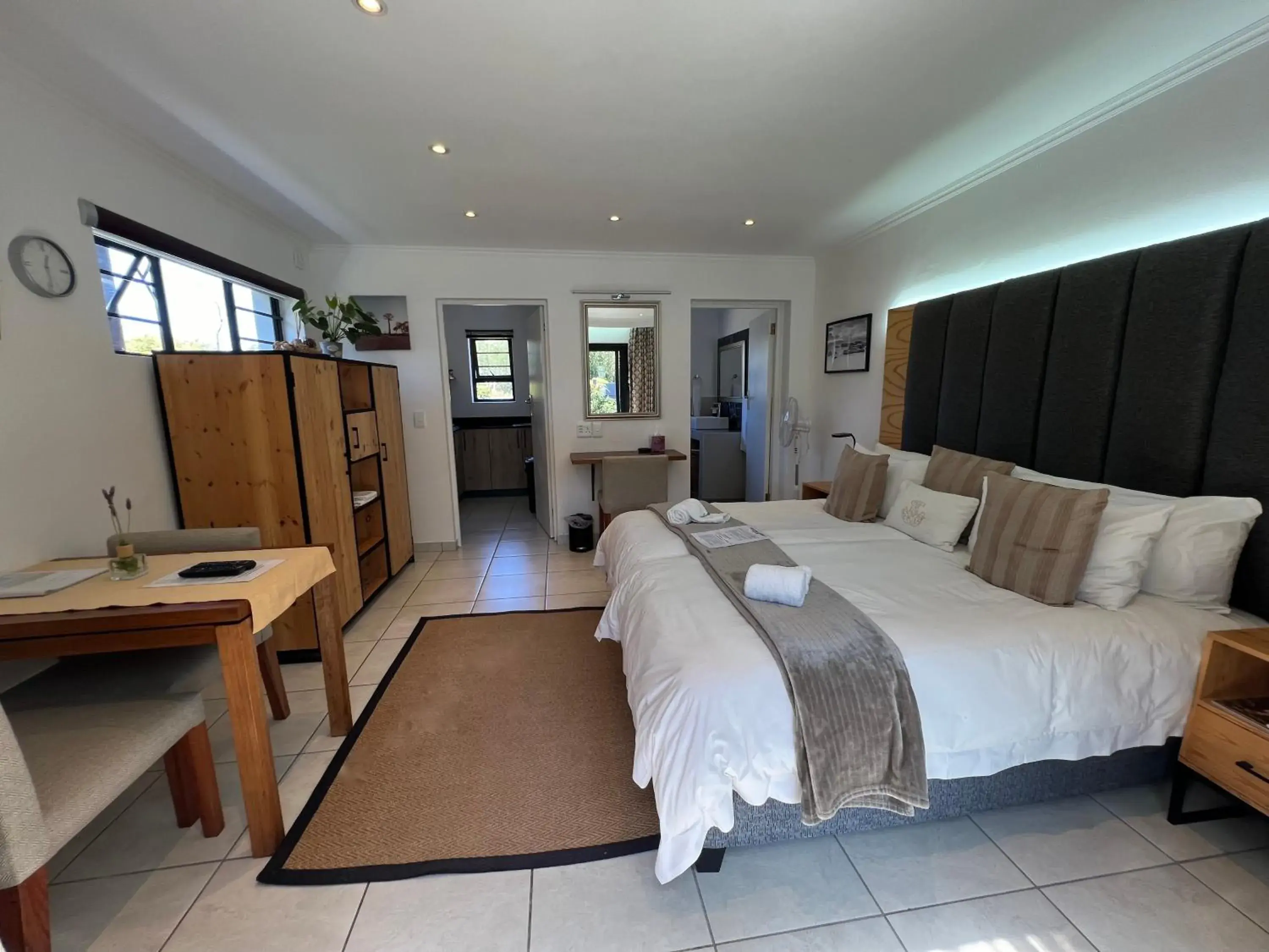 Superior Twin Room with Garden View in Pelican Lodge Guesthouse Superior Twin Room with Garden View in Pelican Lodge Guesthouse