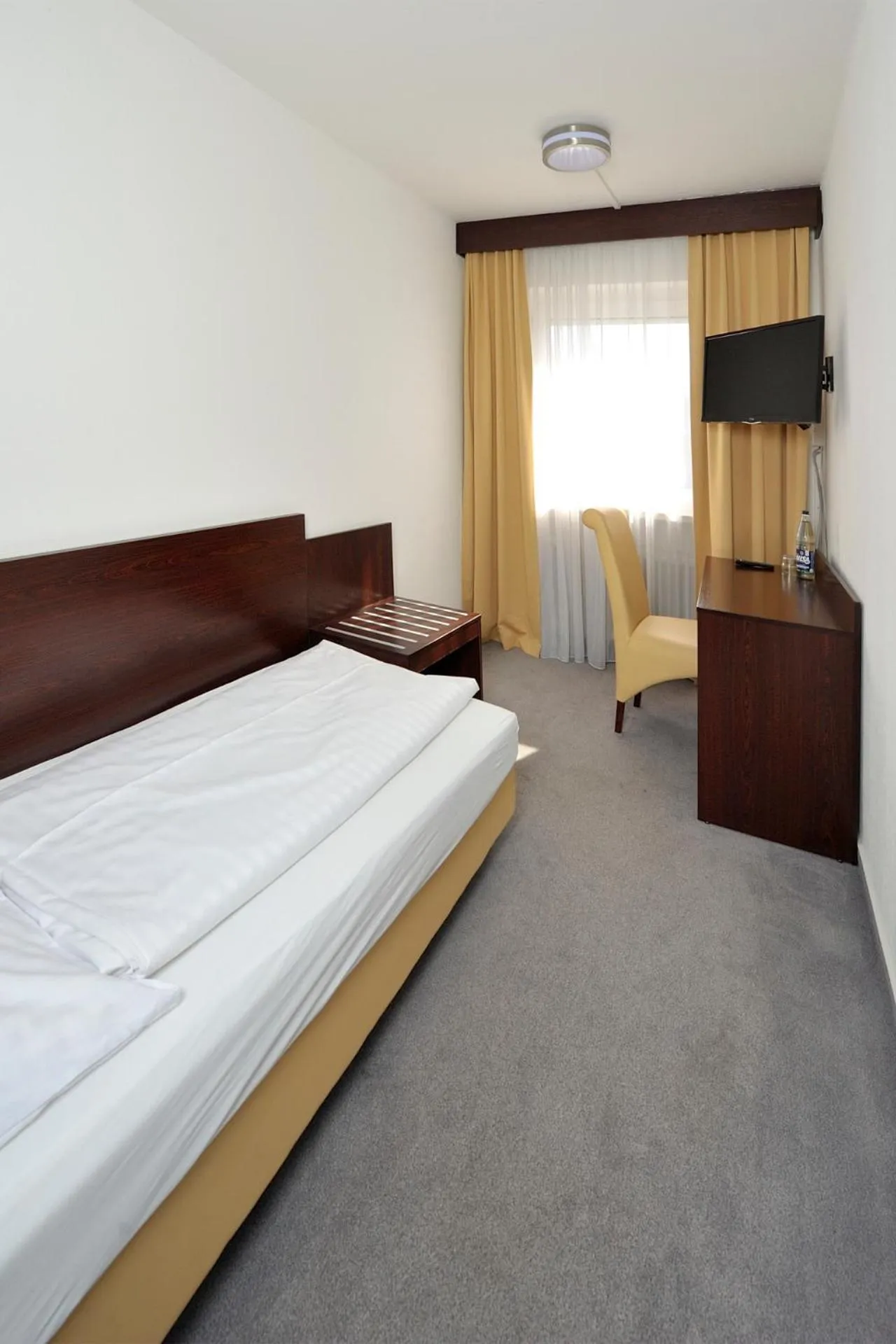 Photo of the whole room, Bed in Hotel zur Post