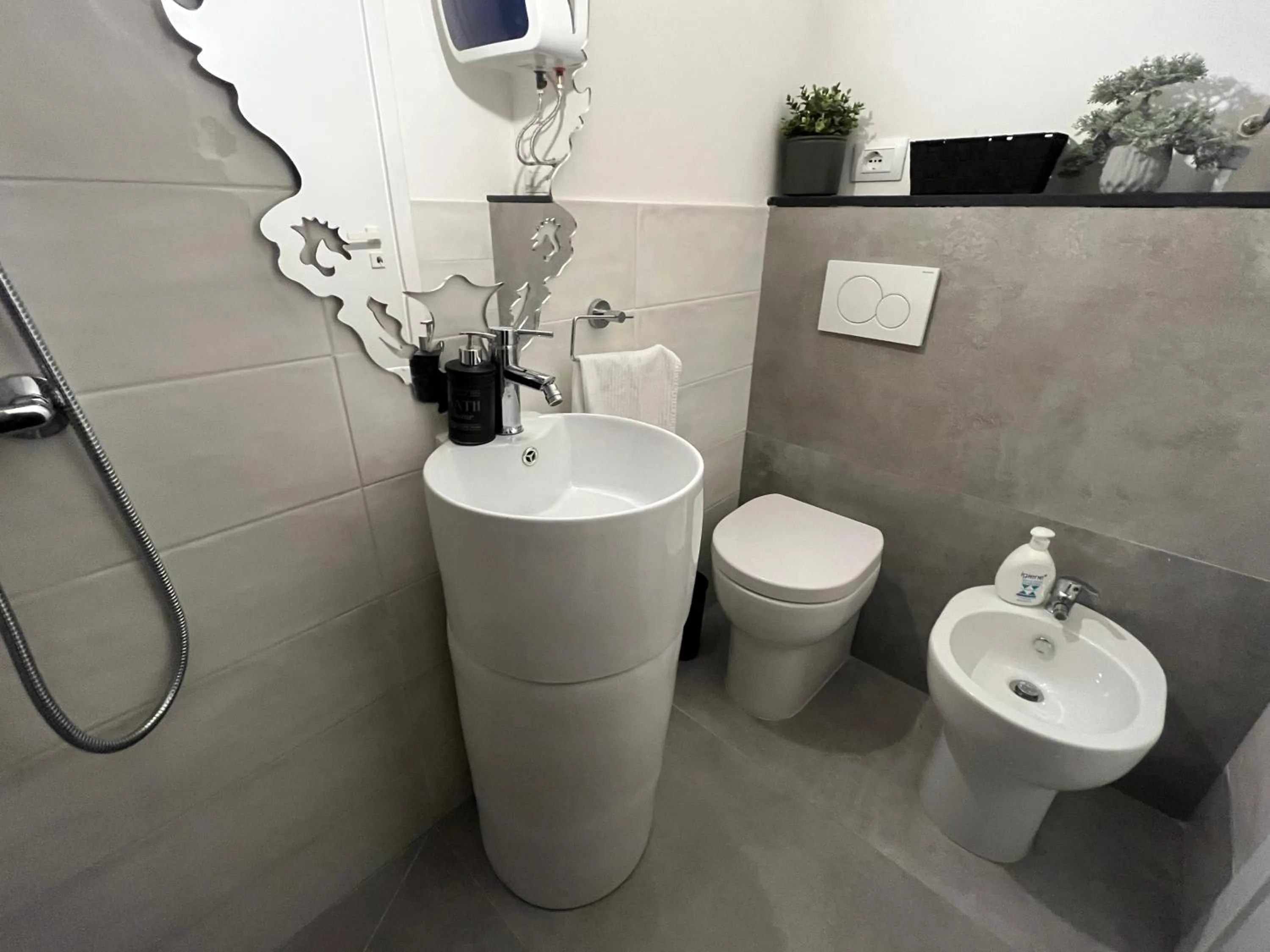 Bathroom in Happy Family Apartments Cairoli Studio
