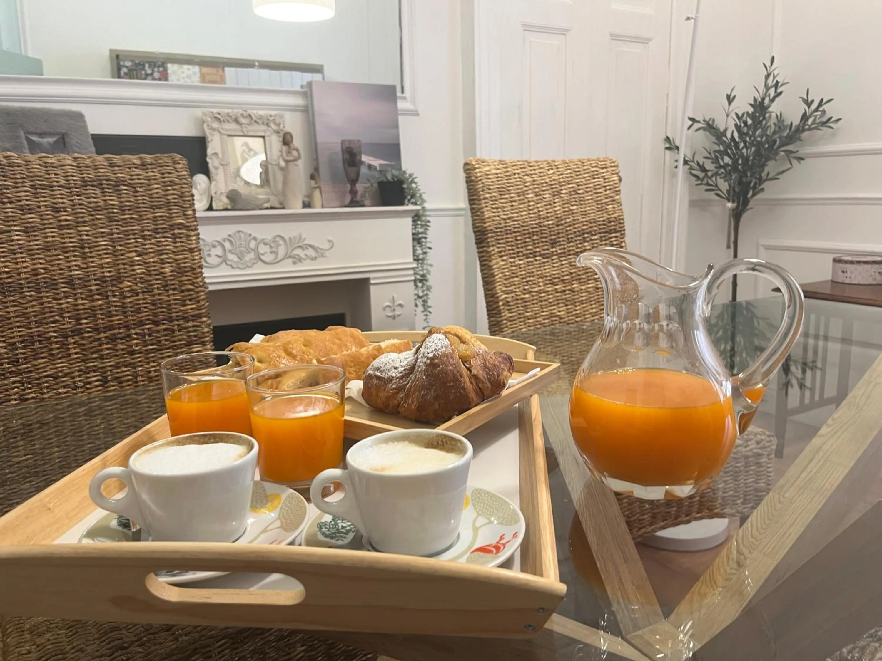 Breakfast in Happy Family Apartments Cairoli Studio