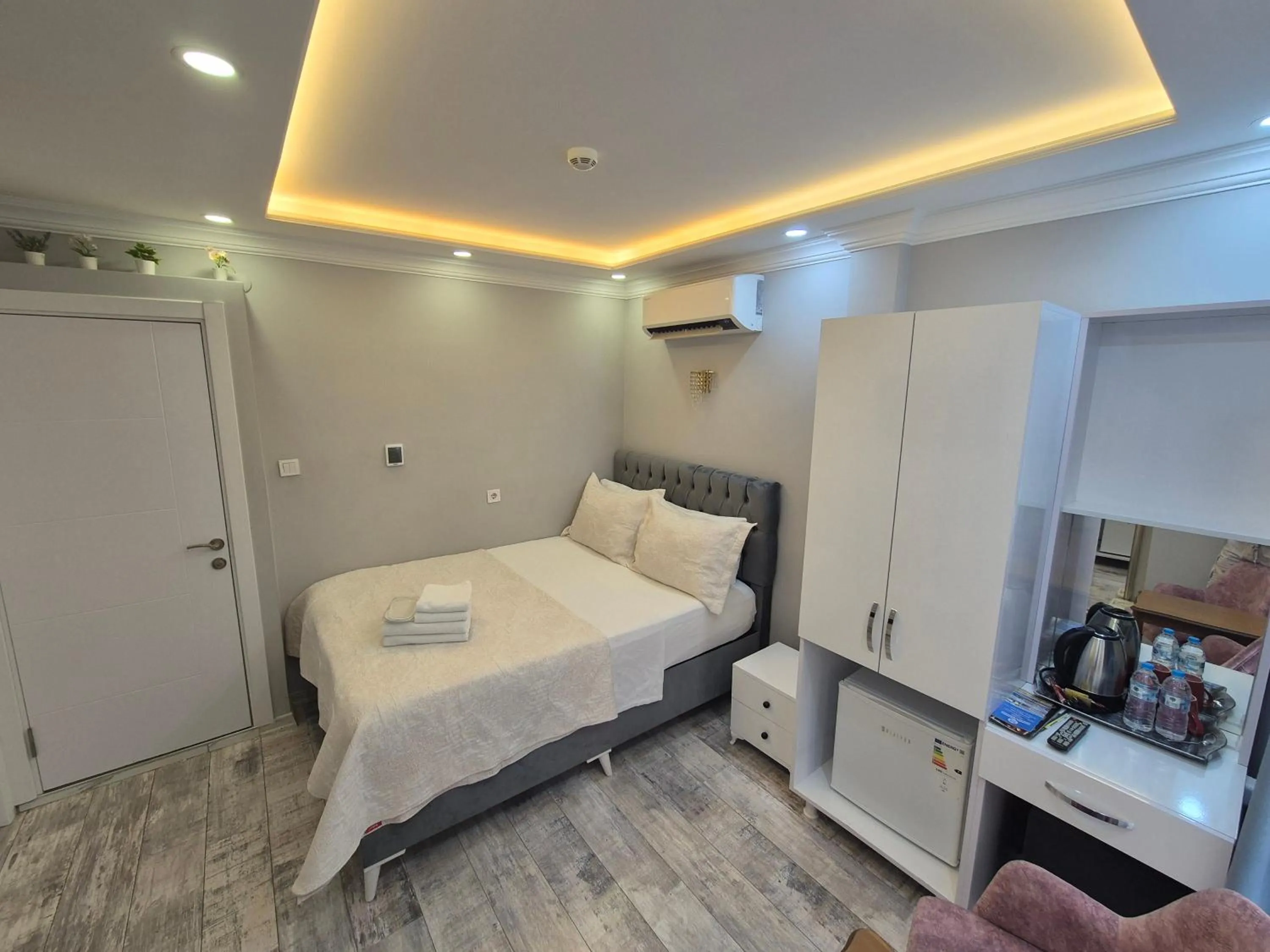 Photo of the whole room, Bed in VERSECA HOTEL