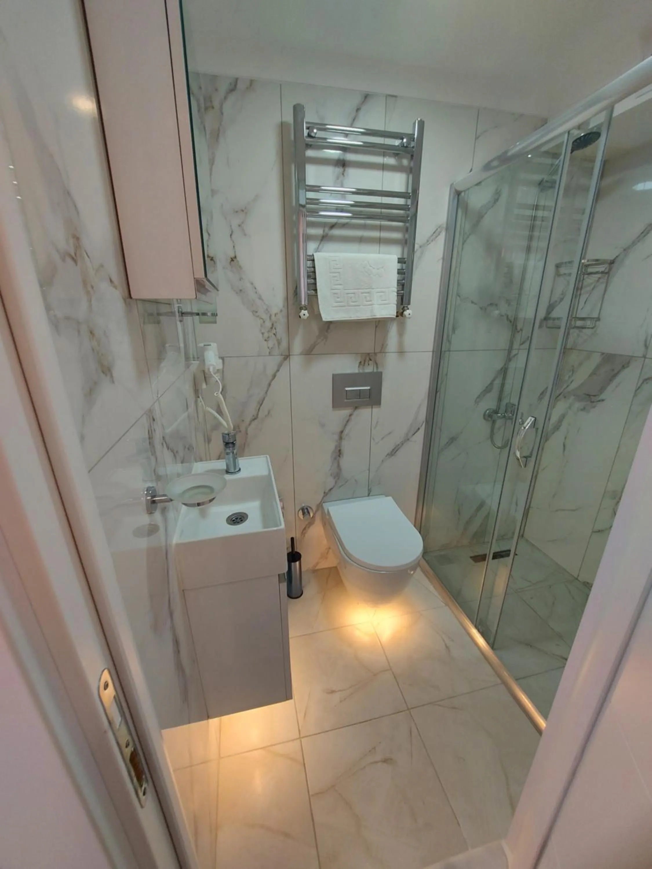 Toilet in VERSECA HOTEL