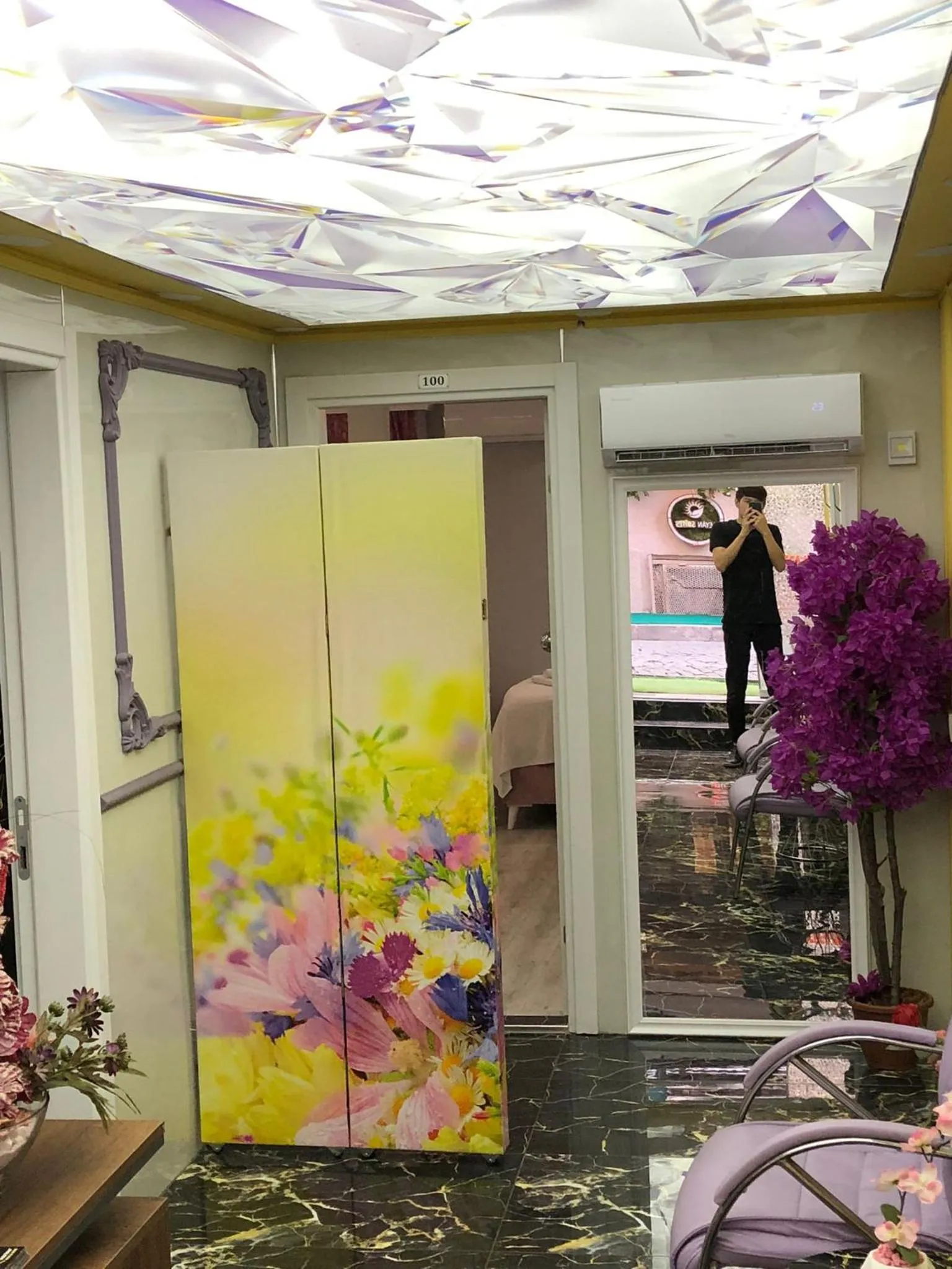 acessibility in VERSECA HOTEL