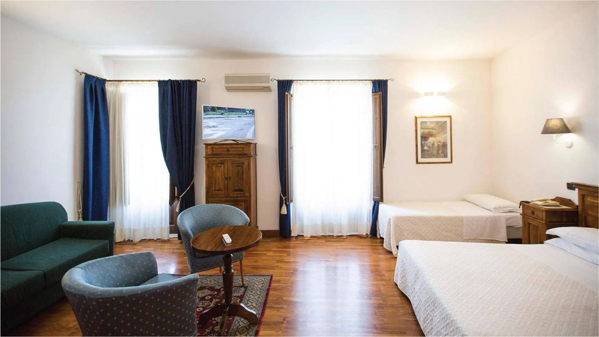 Photo of the whole room, Bed in Hotel La Piazzetta