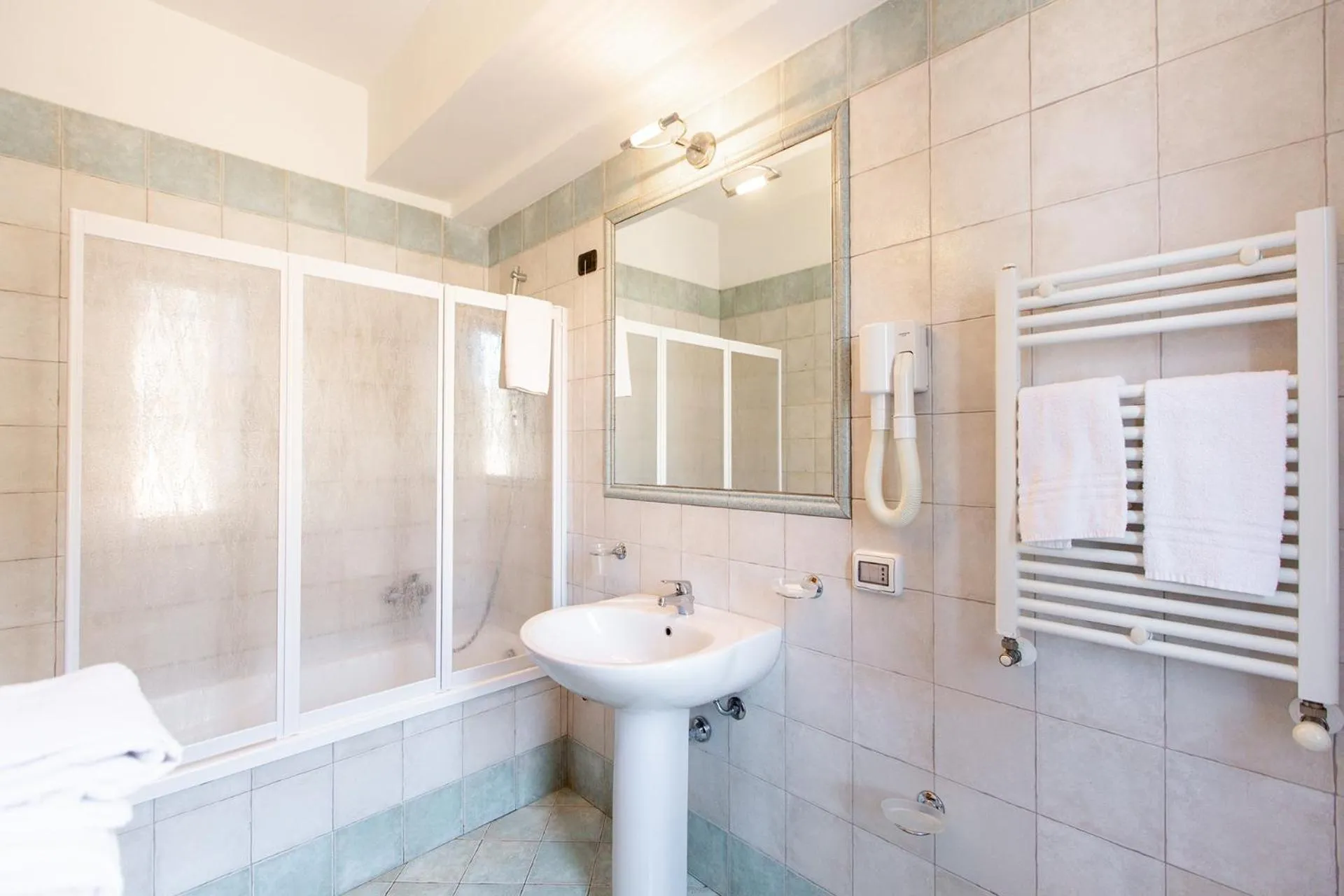 Bathroom in Hotel La Piazzetta