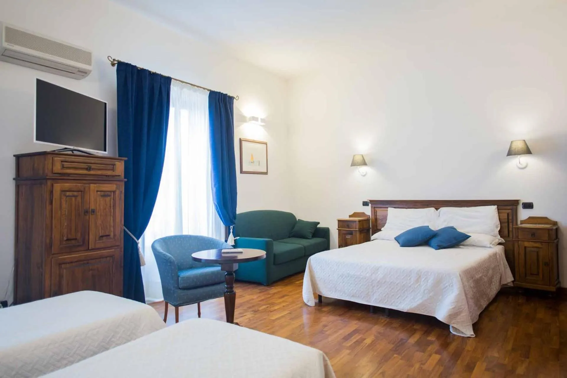 Photo of the whole room, Bed in Hotel La Piazzetta