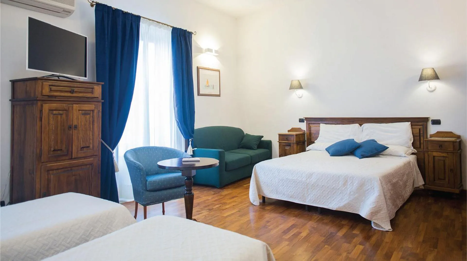 Photo of the whole room, Bed in Hotel La Piazzetta