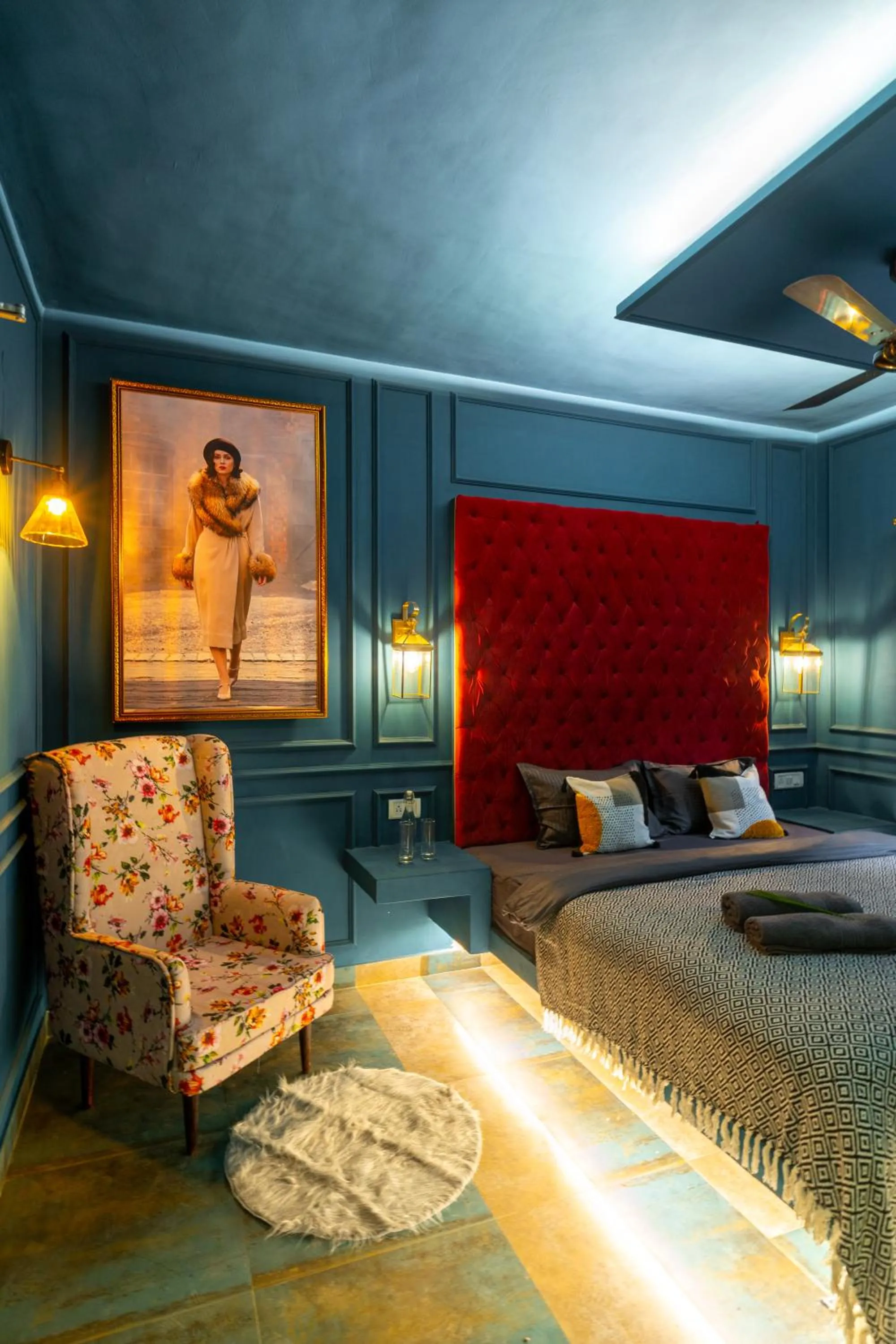 Living room, Bed in Whoopers Boutique Hotel, Anjuna