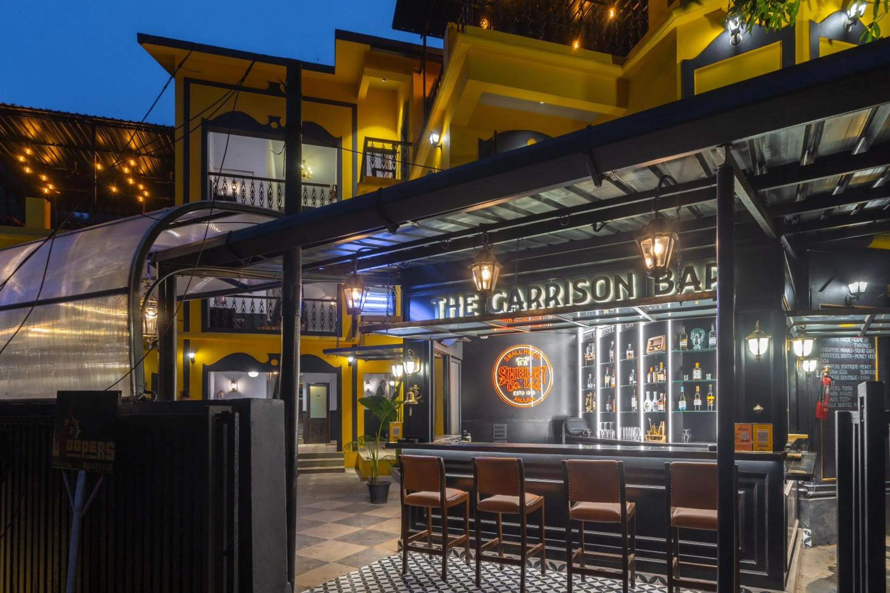 Lounge or bar in Whoopers Boutique Hotel, Anjuna