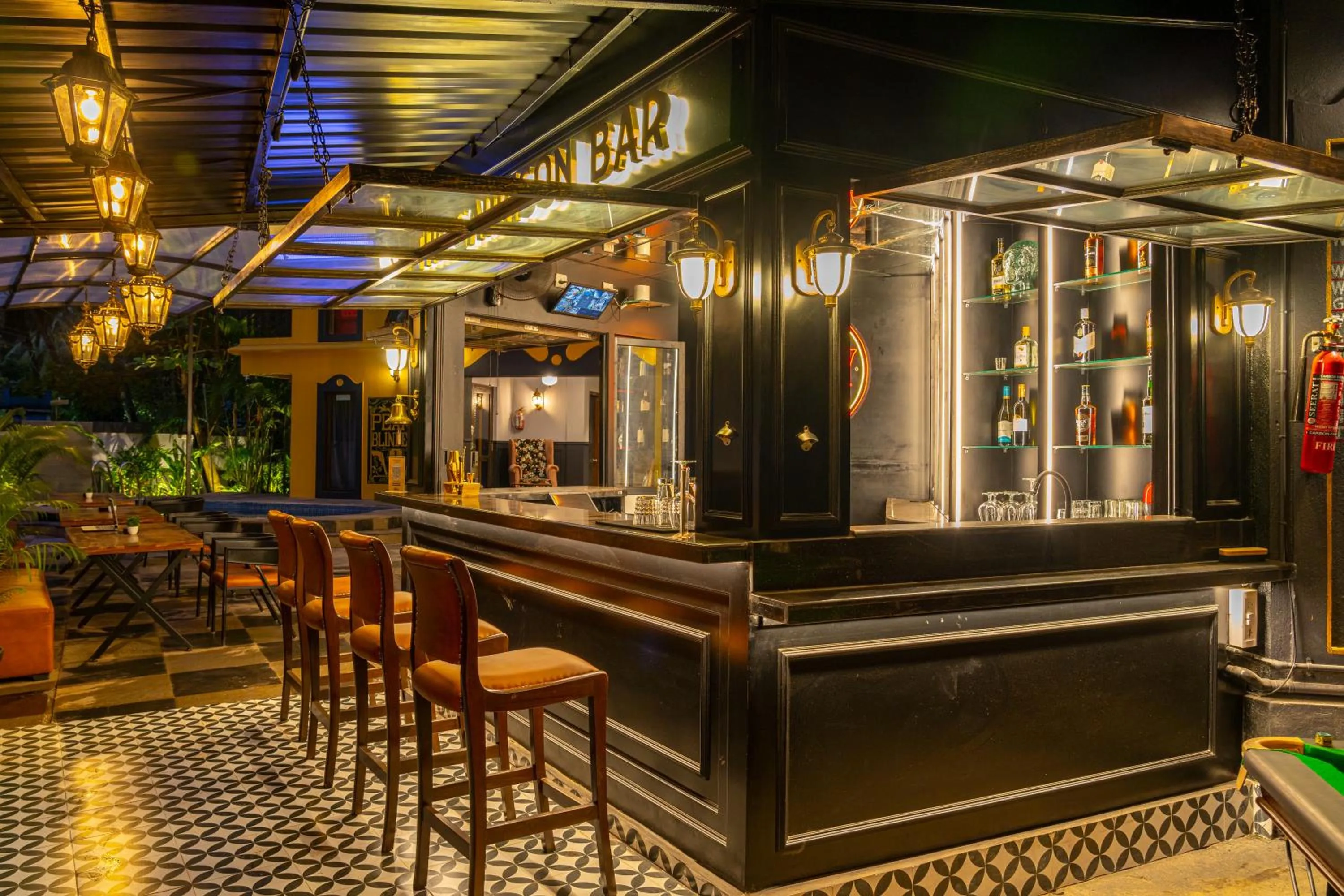 Lounge or bar in Whoopers Boutique Hotel, Anjuna