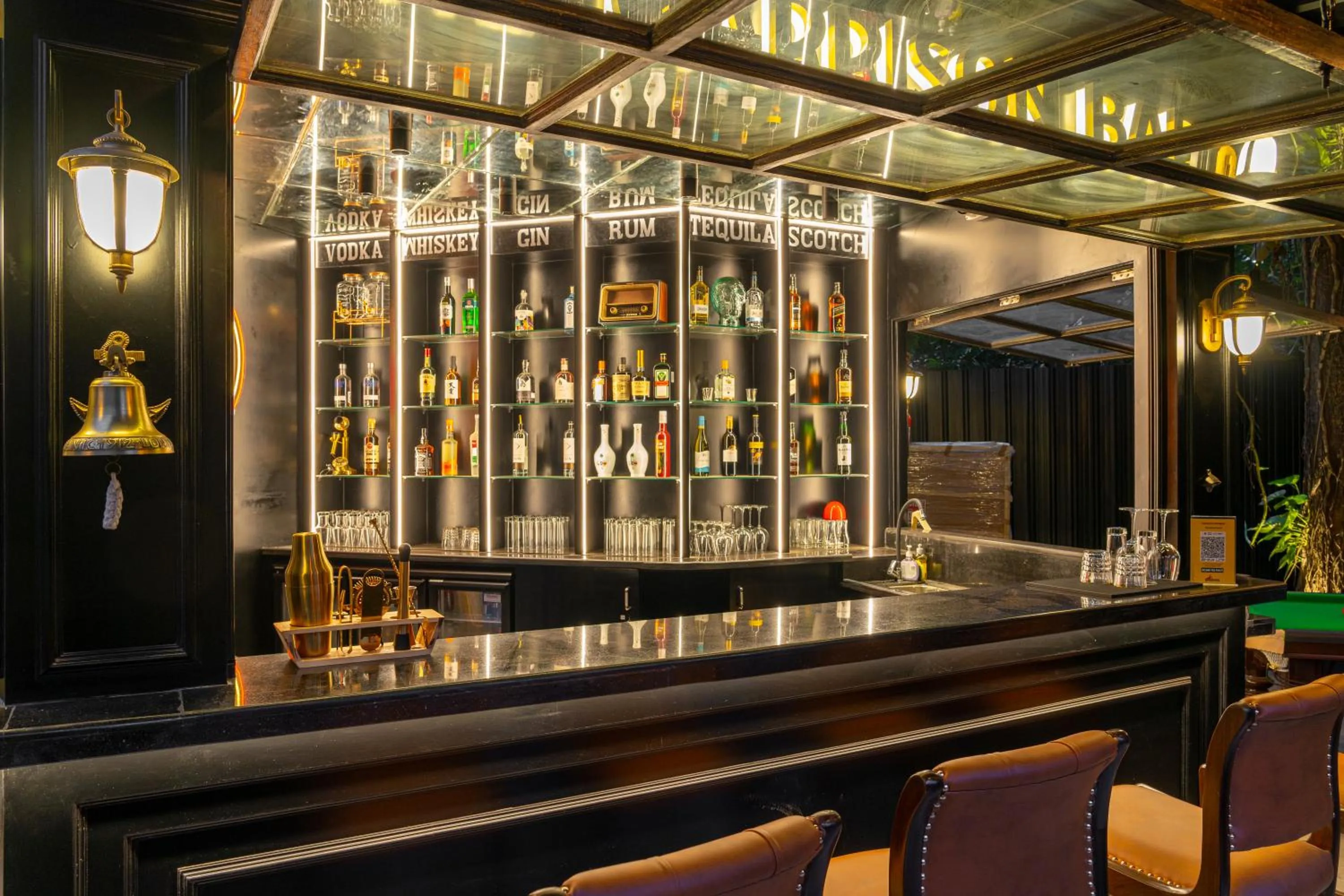 Lounge or bar in Whoopers Boutique Hotel, Anjuna