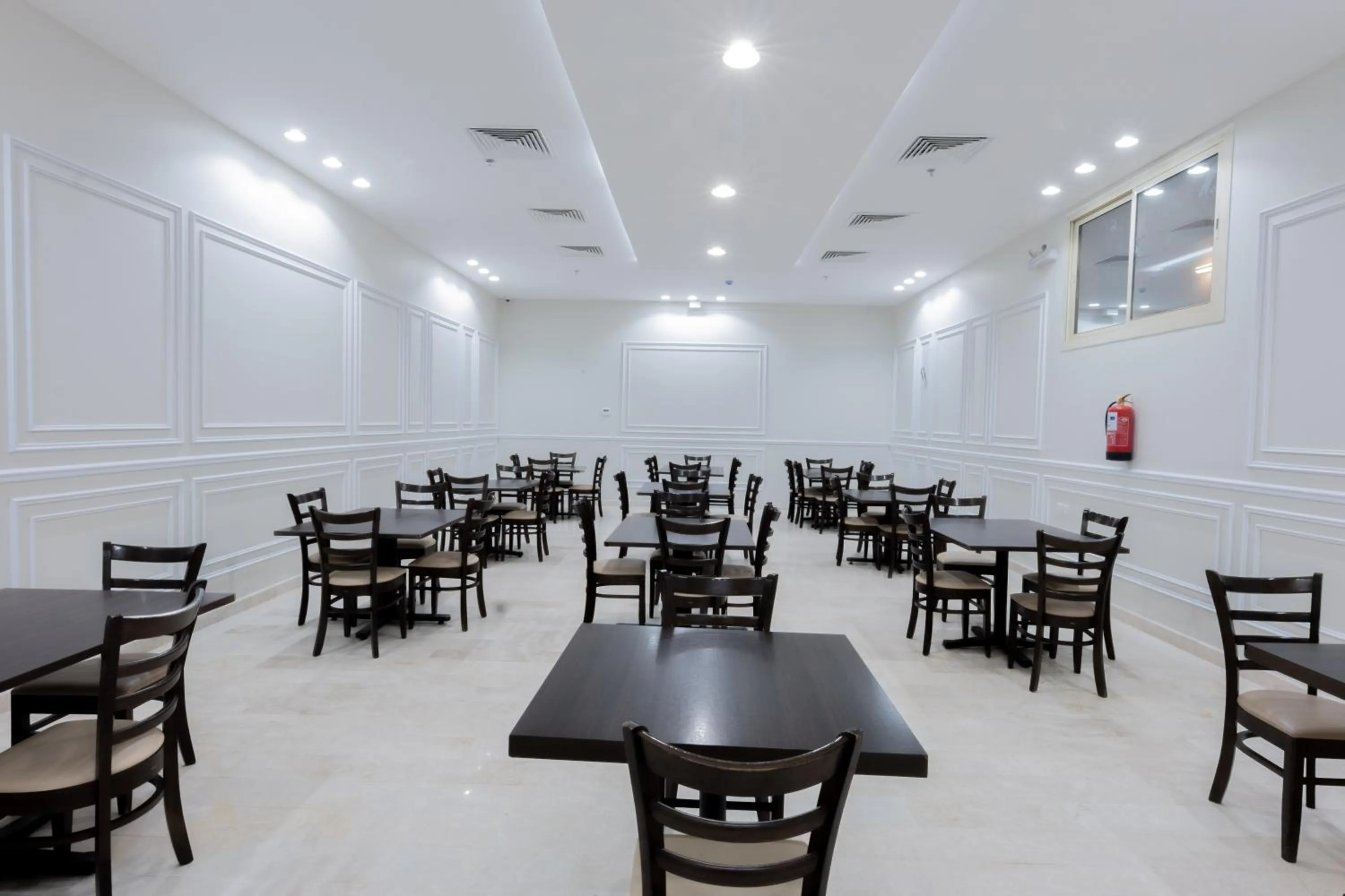 Restaurant/places to eat in Shyan Hotel