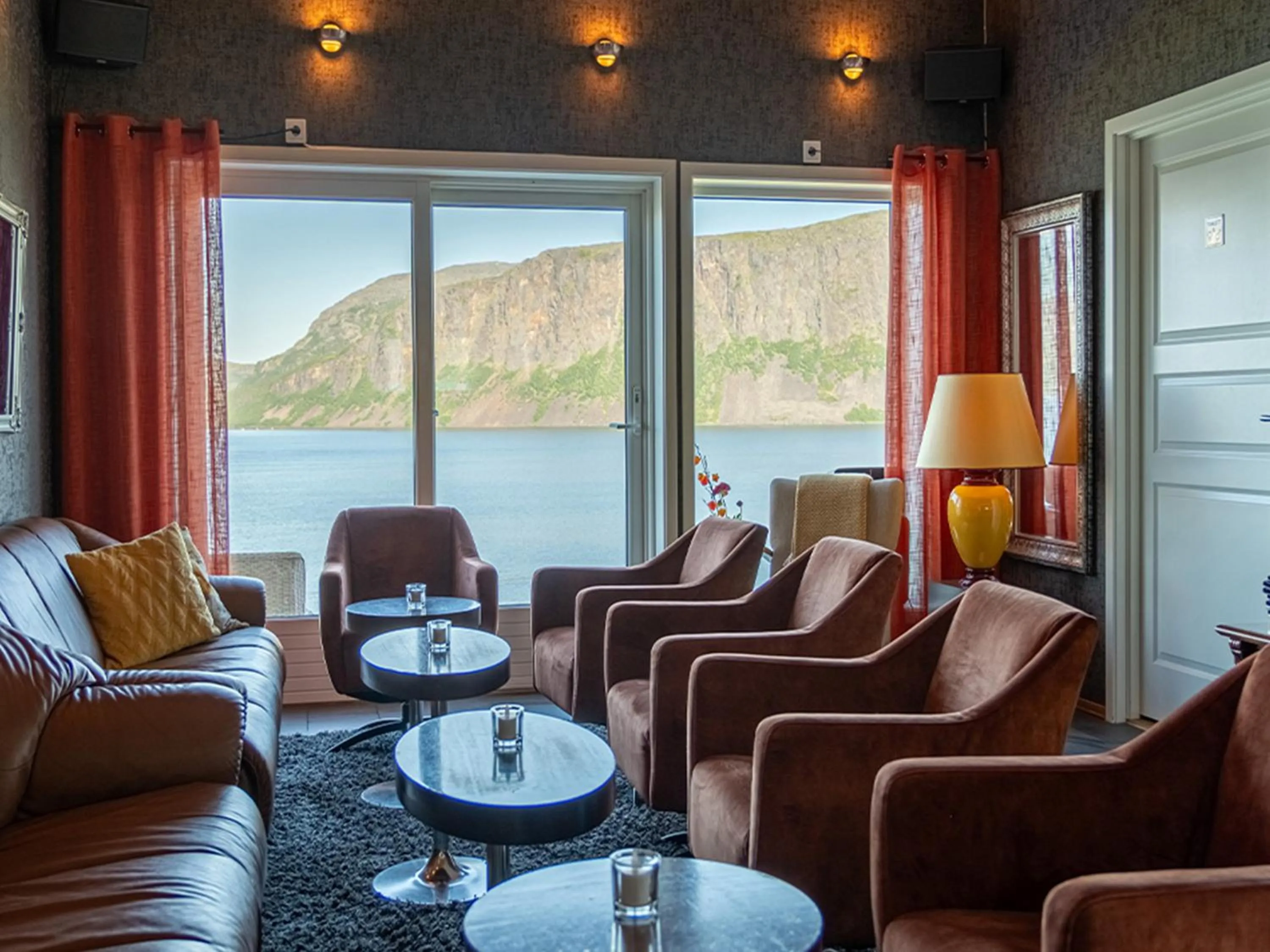Lounge or bar in Arctic Panorama Lodge