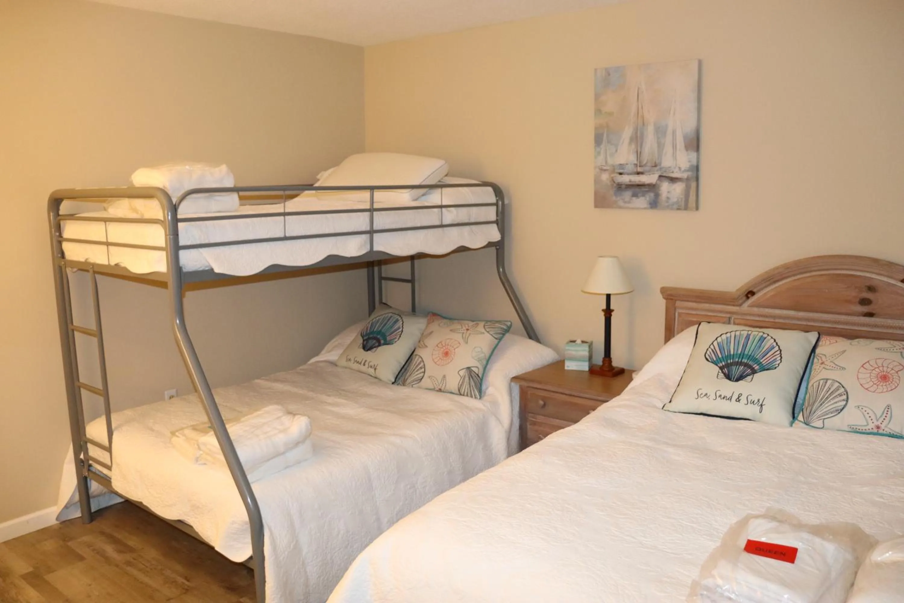 Bedroom, Bed in Beach Luxury Oceanfront