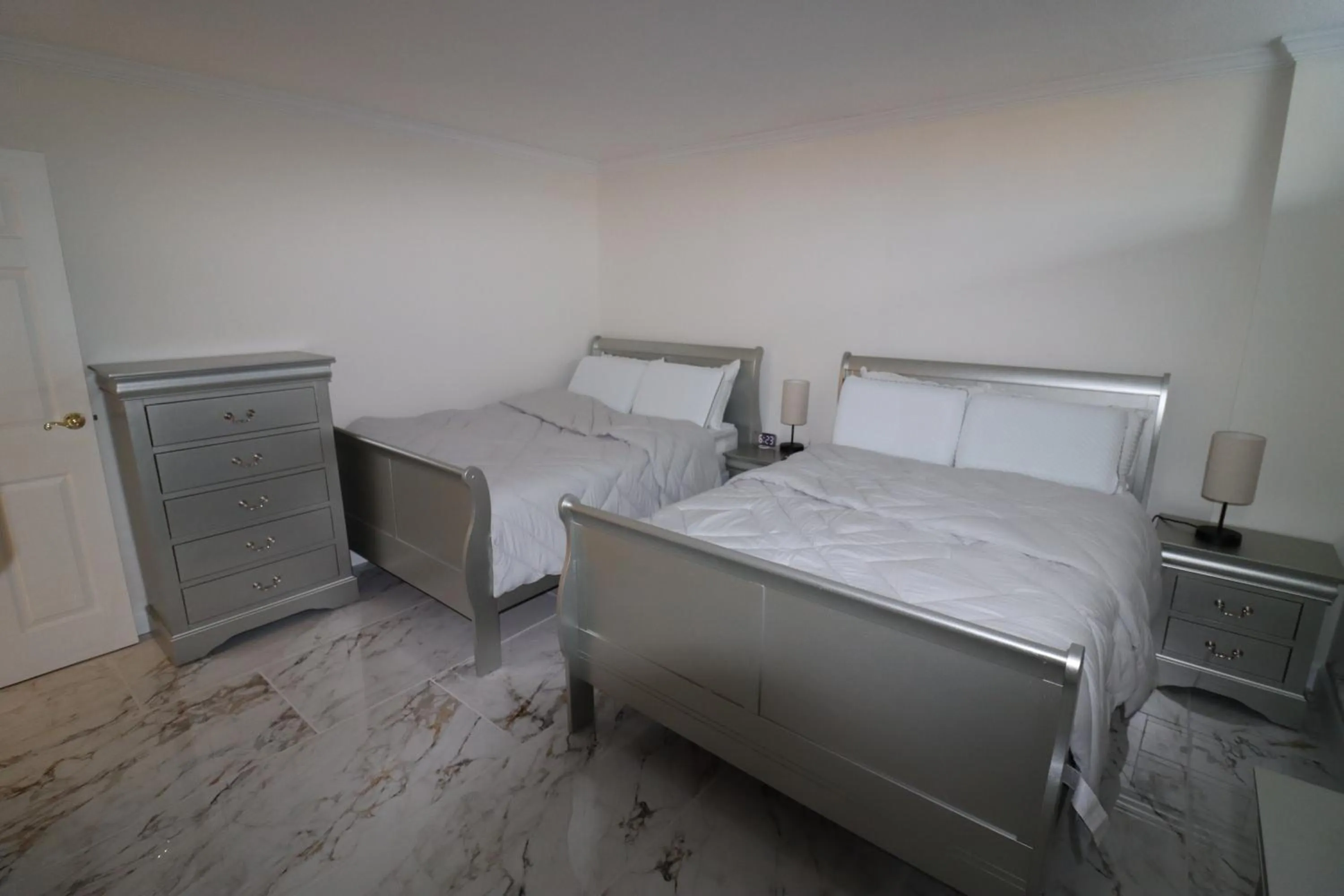 Bedroom, Bed in Beach Luxury Oceanfront