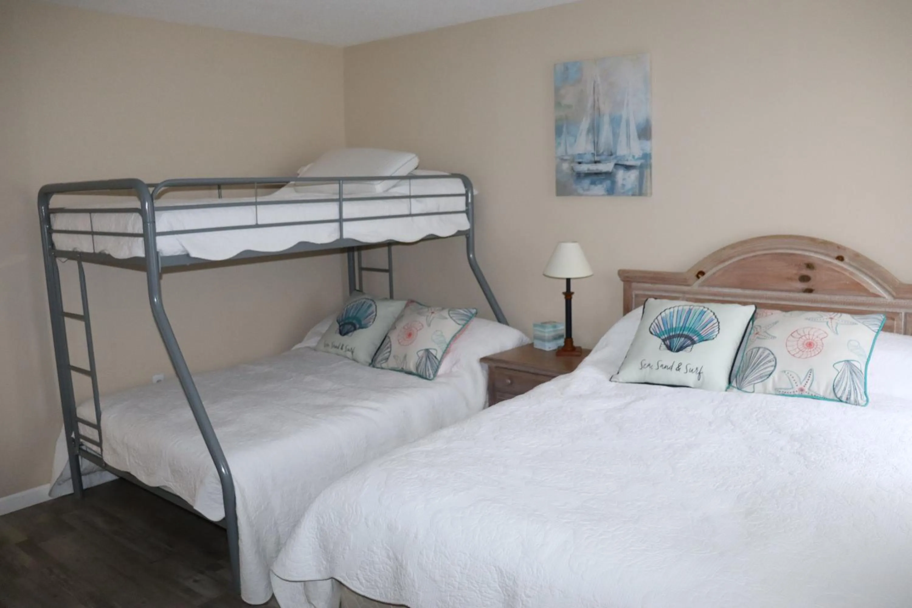 Bedroom, Bed in Beach Luxury Oceanfront