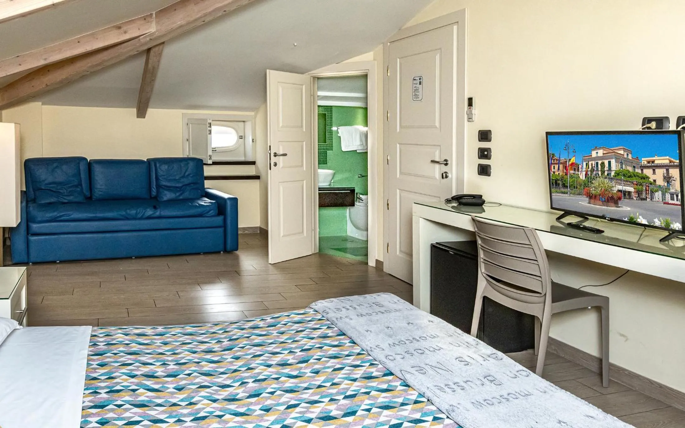 Bedroom, Bed in Blurooms