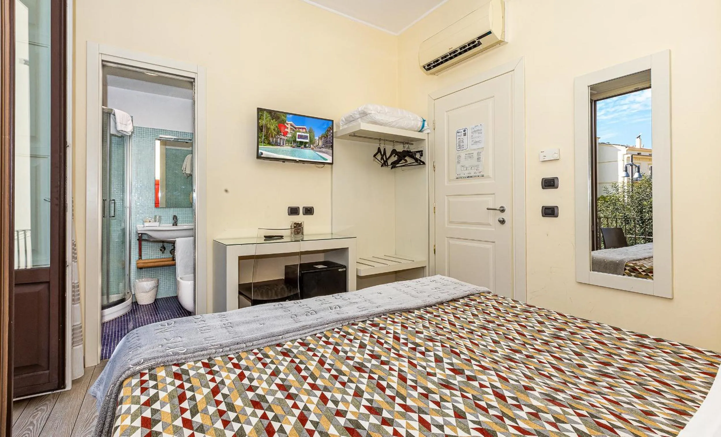 Bedroom, Bed in Blurooms