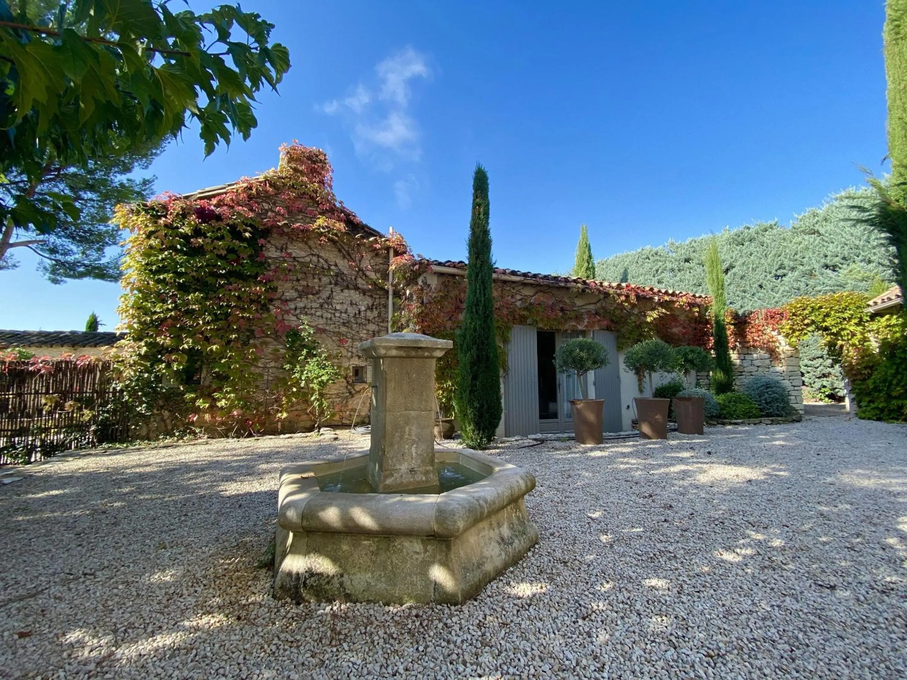 Property building in Mas De Rosemarie
