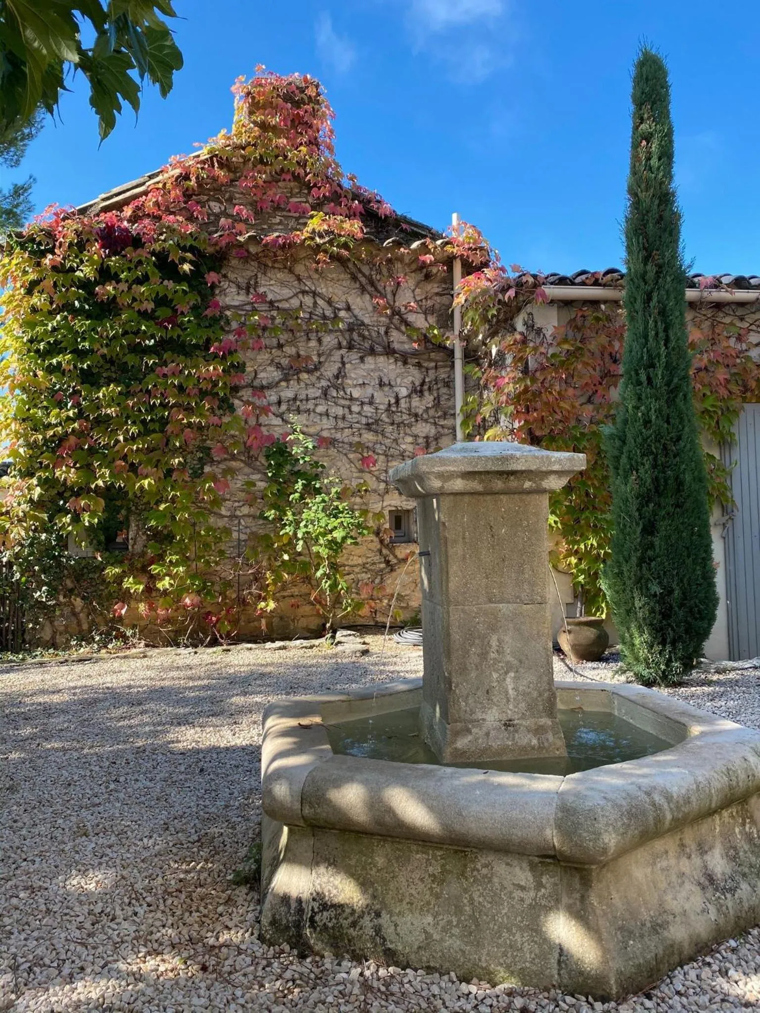 Property building in Mas De Rosemarie