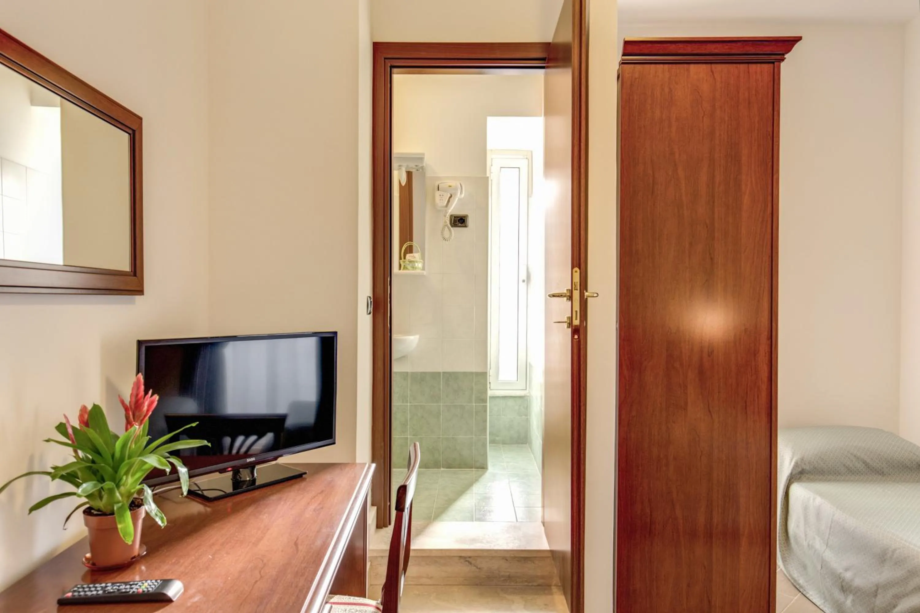 Photo of the whole room, Bed in Hotel Flavio