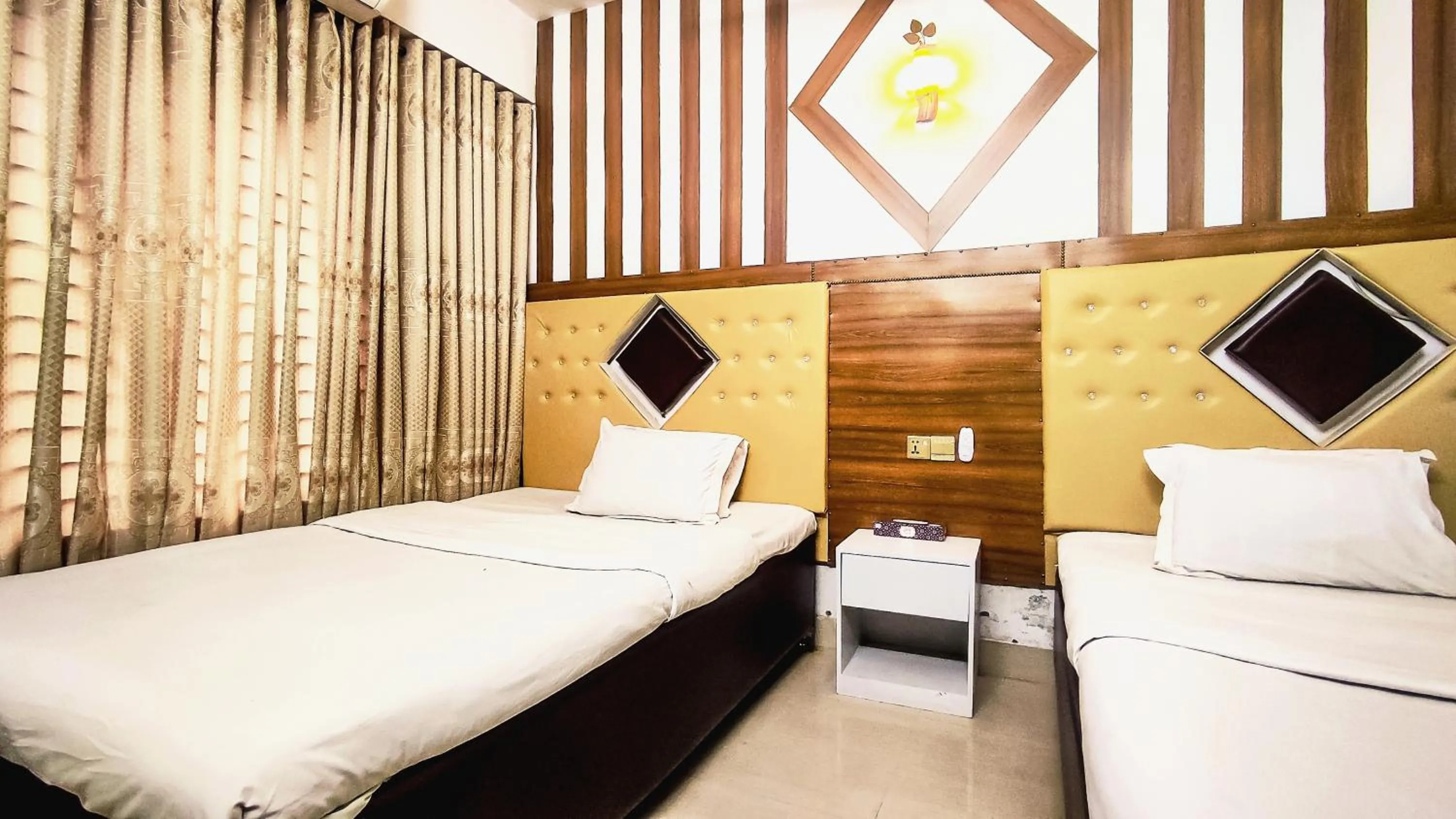 Restaurant/places to eat, Bed in White Rose Suites Ltd