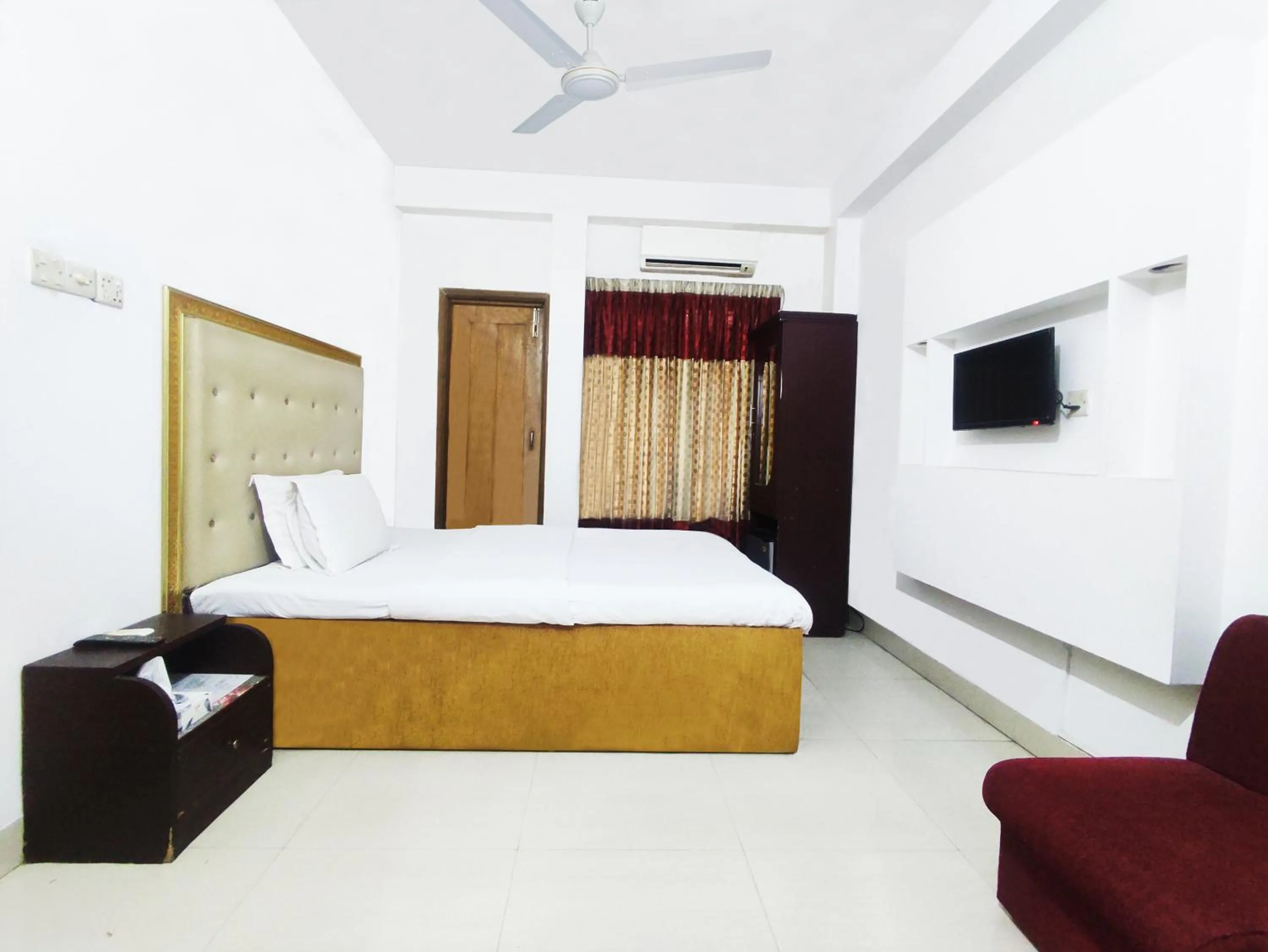 Bed in White Rose Suites Ltd