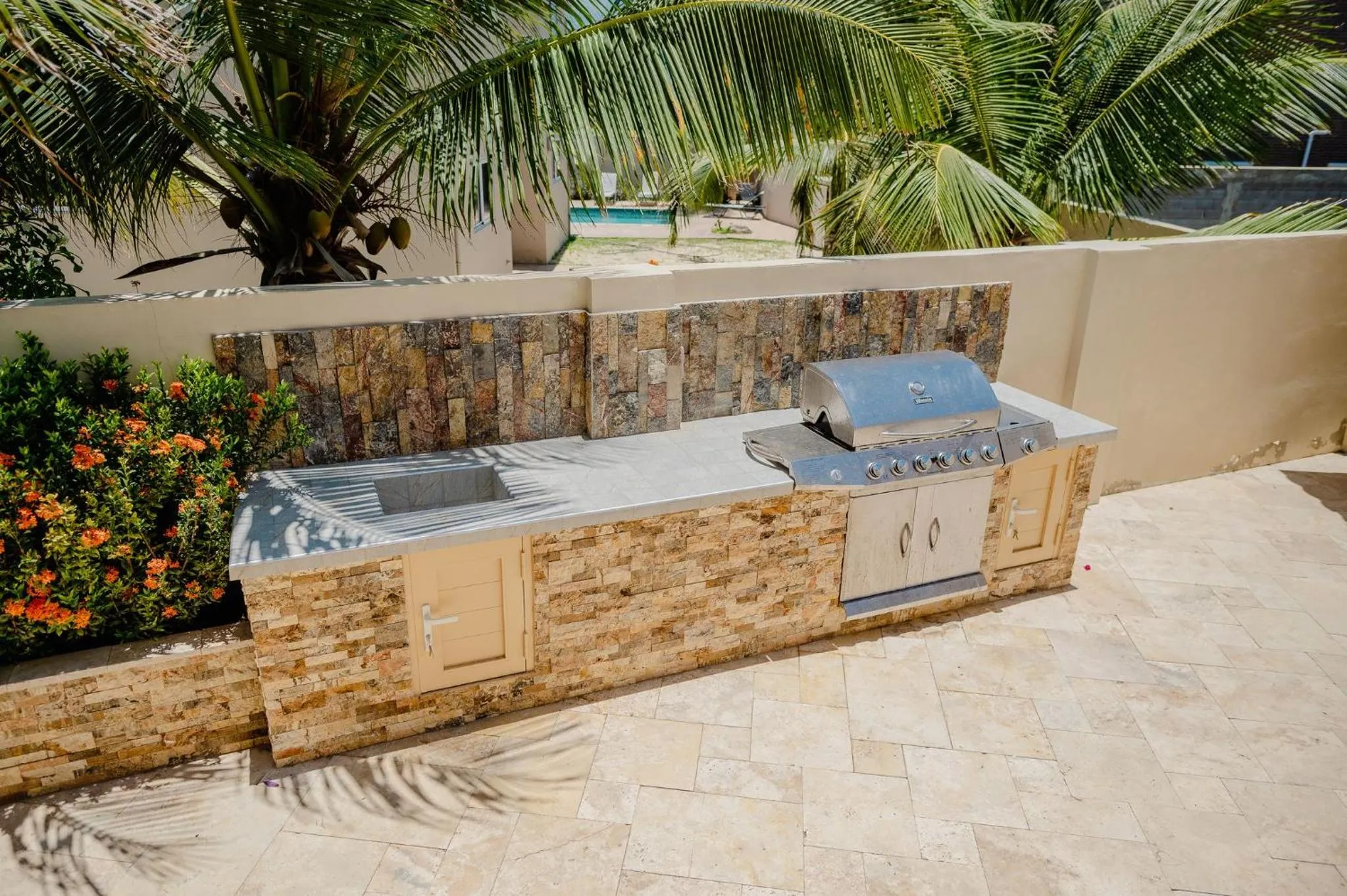 BBQ facilities in Elegant 2-bedroom apartment 2 km from Eagle beach