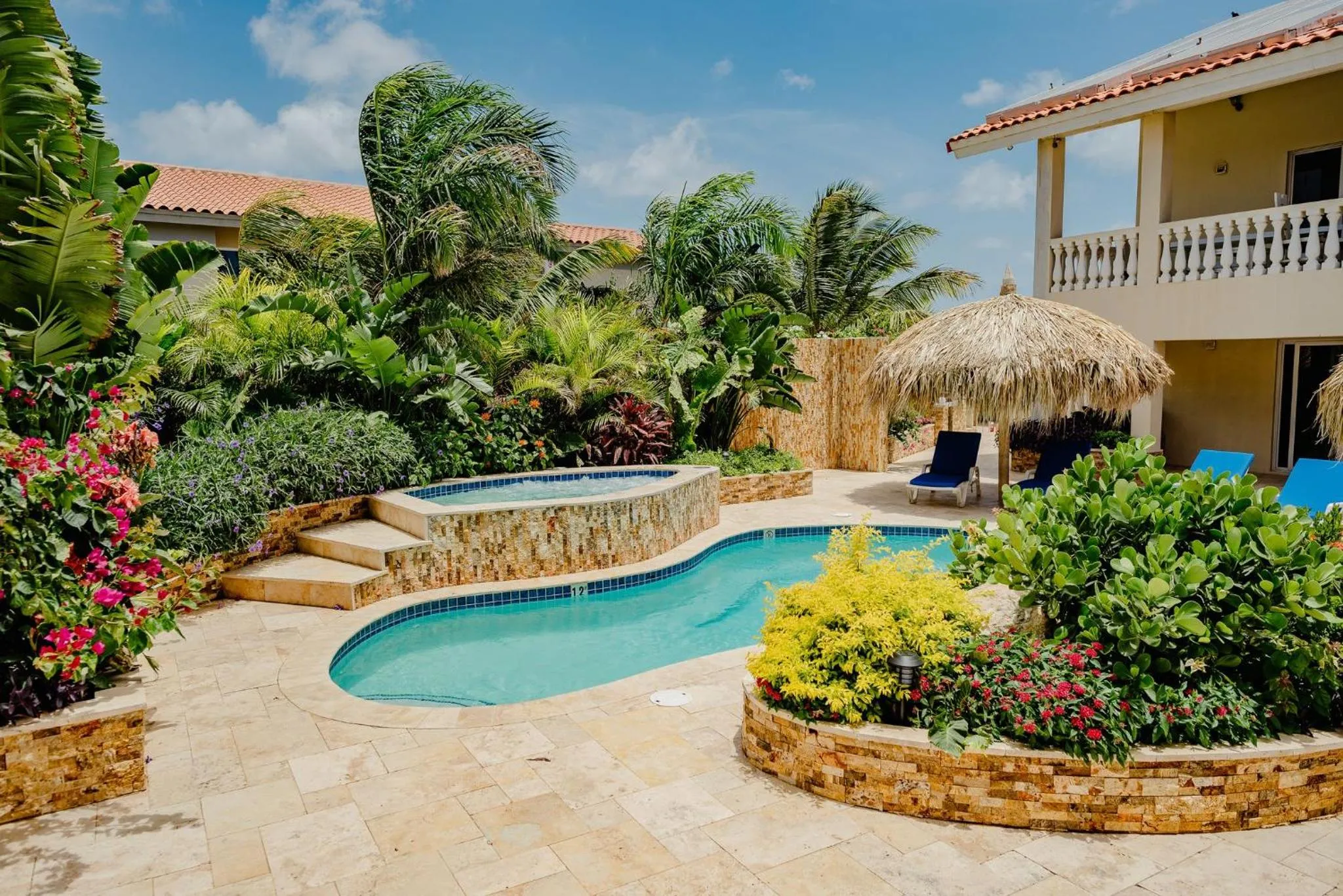Garden in Elegant 2-bedroom apartment 2 km from Eagle beach