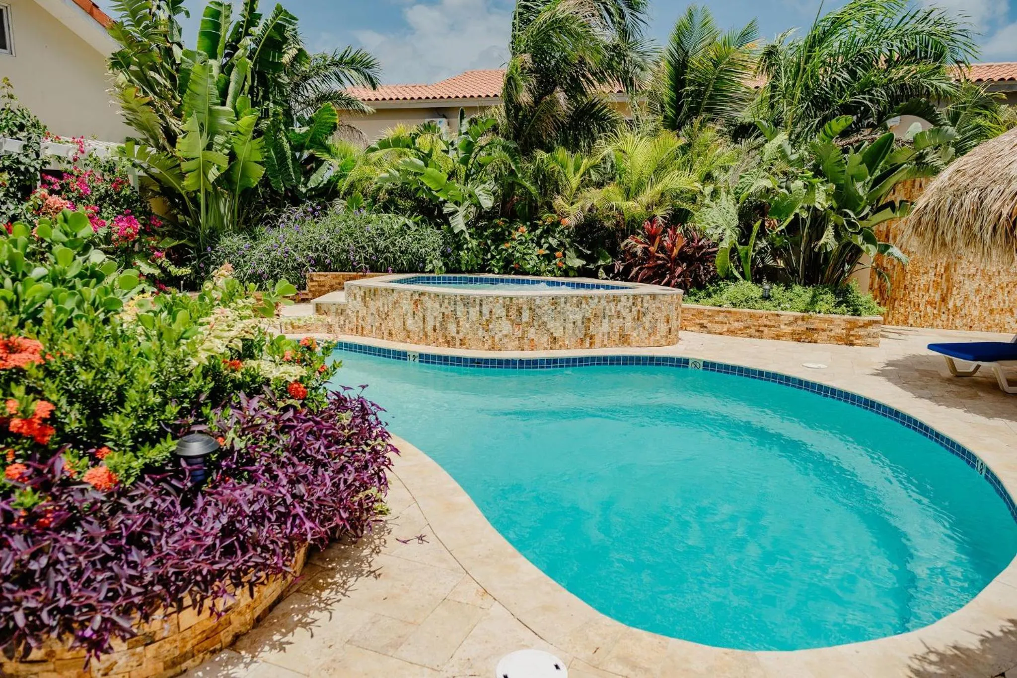 Swimming pool in Elegant 2-bedroom apartment 2 km from Eagle beach
