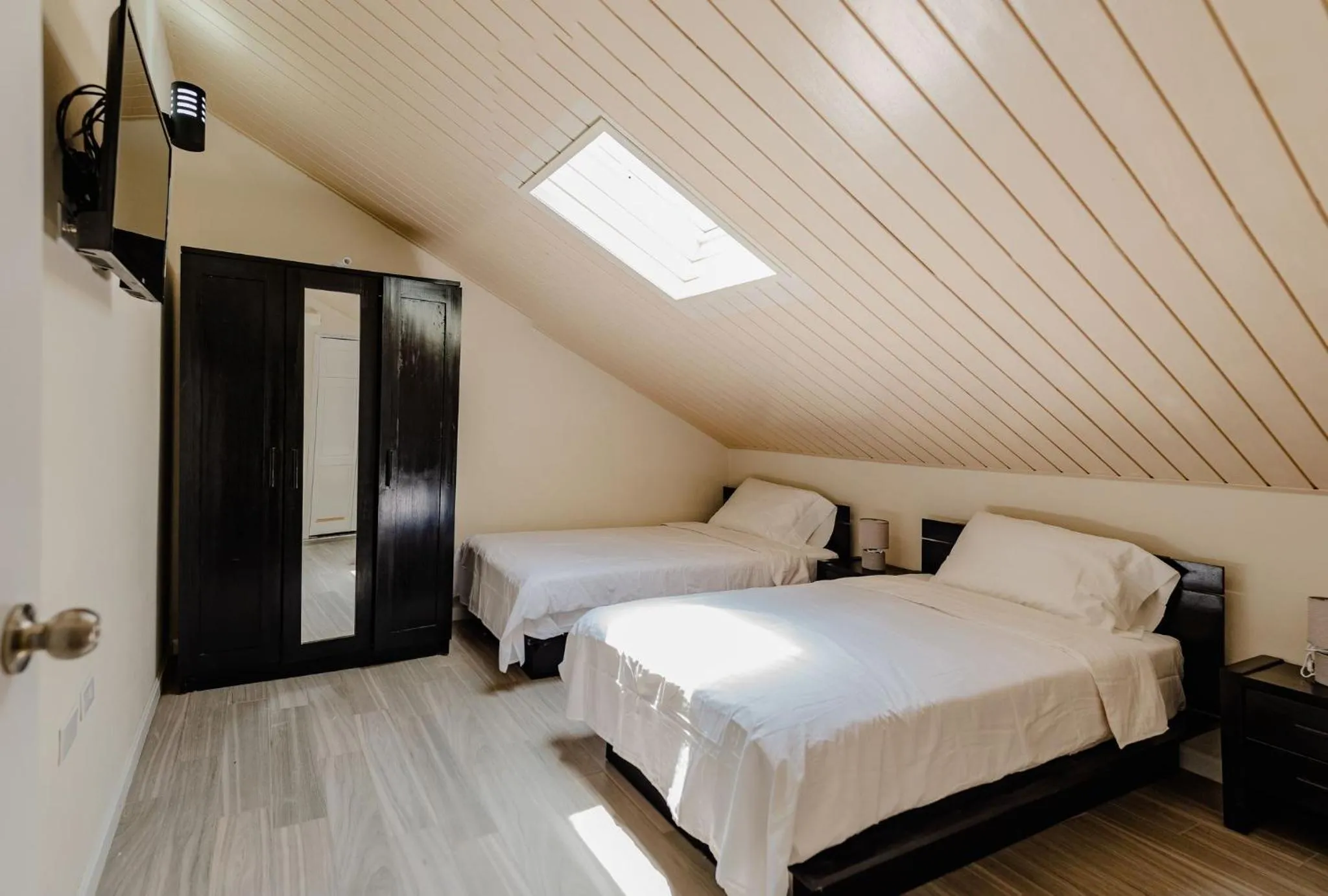 Bedroom, Bed in Elegant 2-bedroom apartment 2 km from Eagle beach