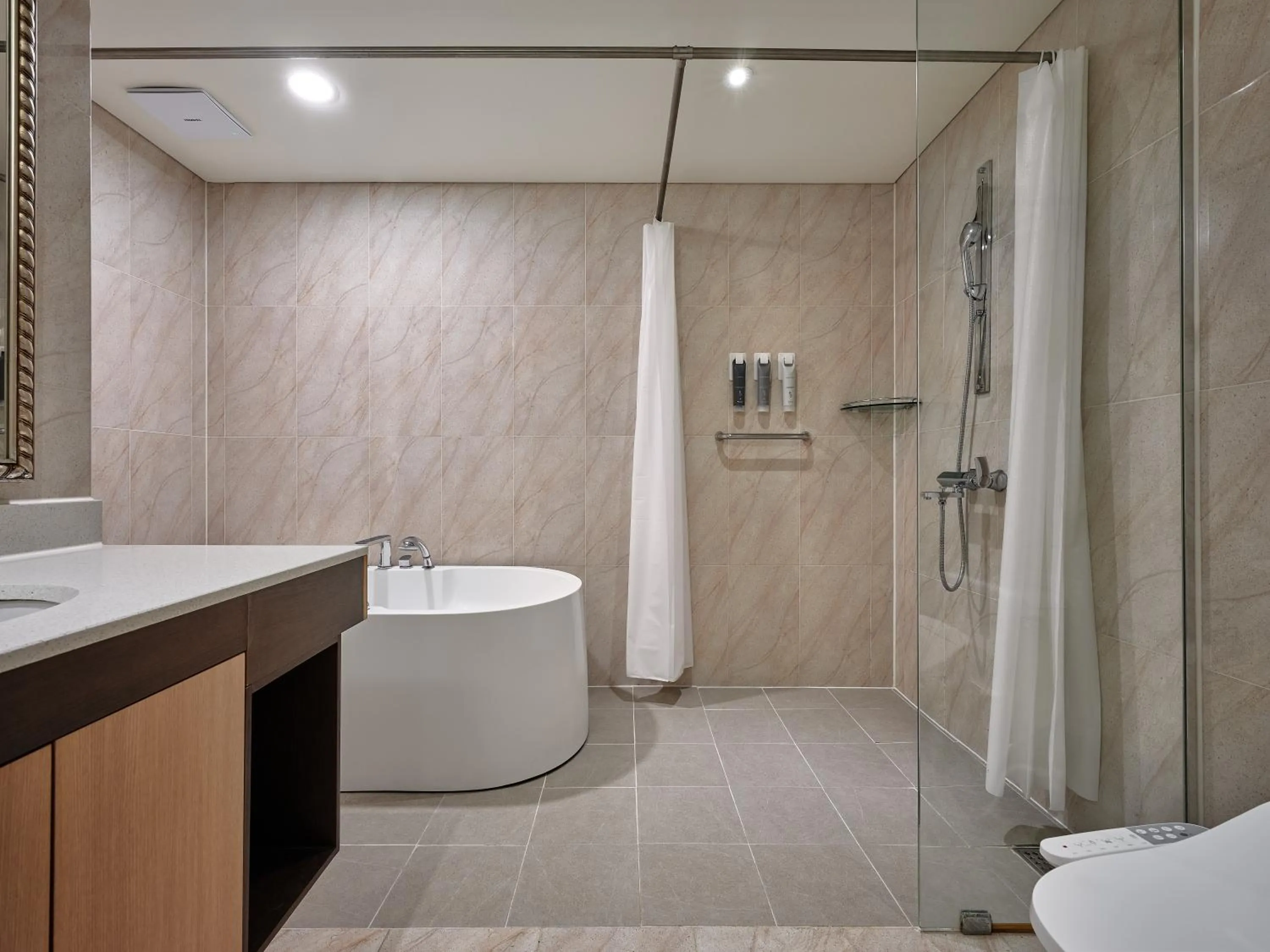 Toilet in Ramada Hotel and Suites Seoul Namdaemun