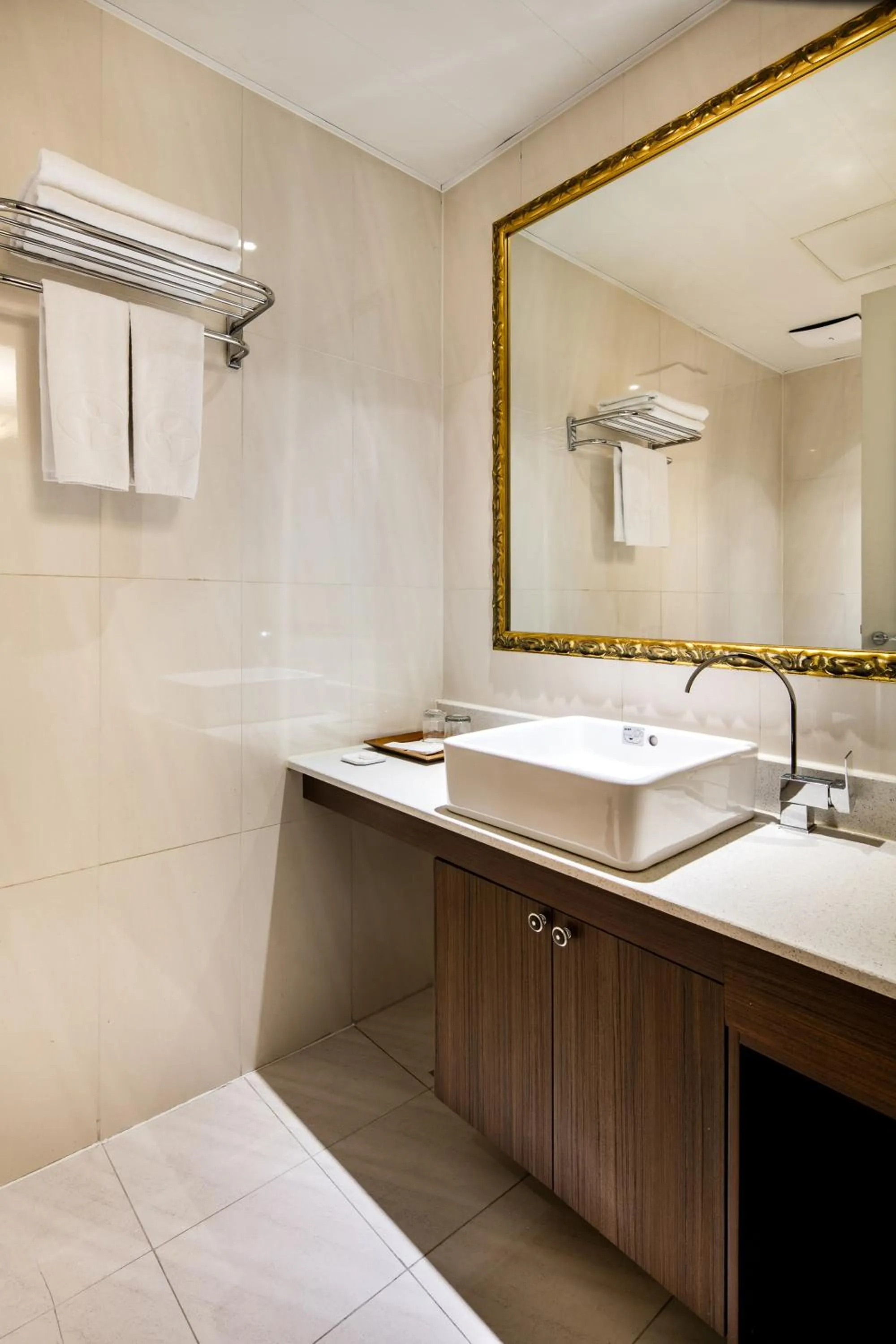 Toilet in Ramada Hotel and Suites Seoul Namdaemun