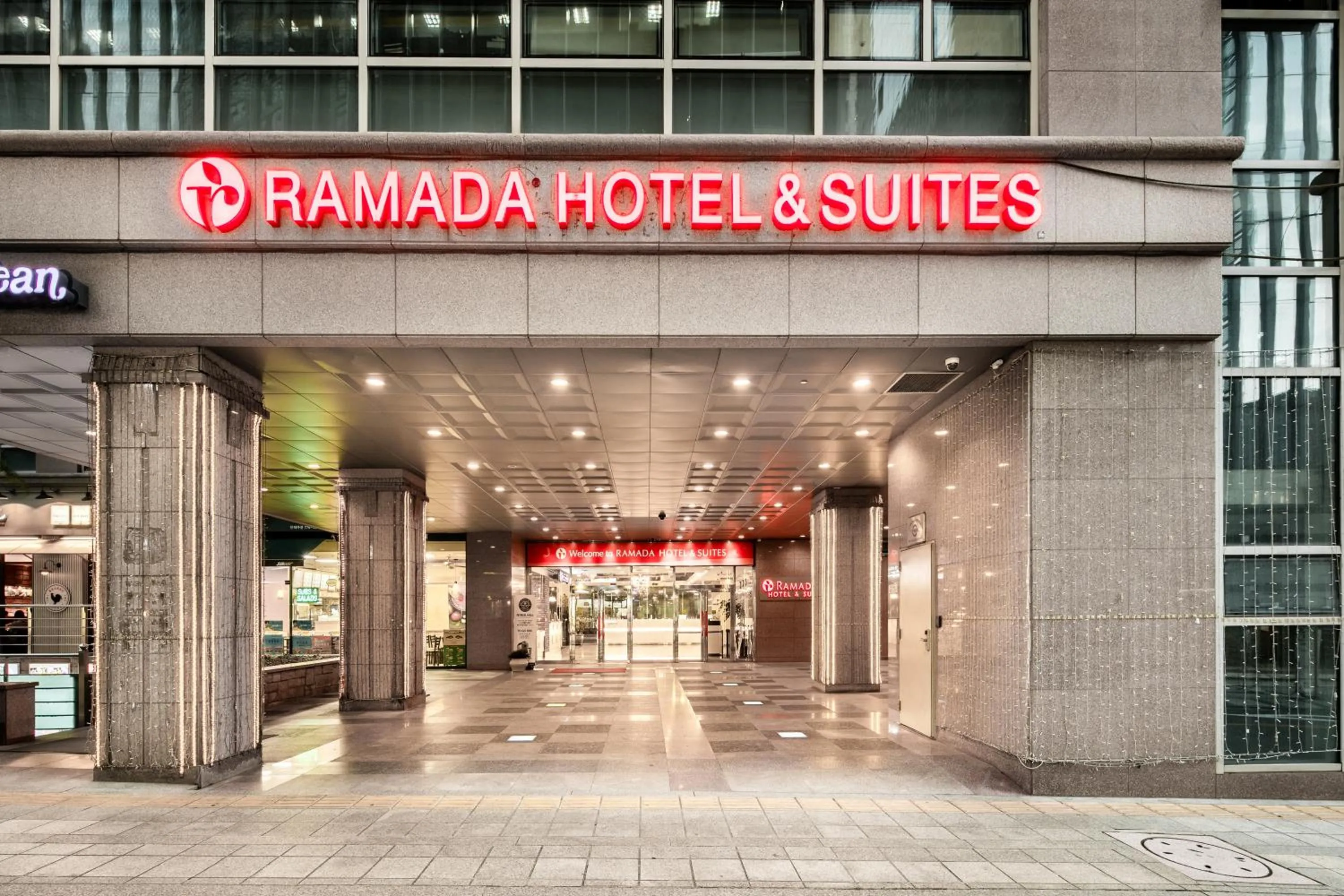 Lobby or reception in Ramada Hotel and Suites Seoul Namdaemun