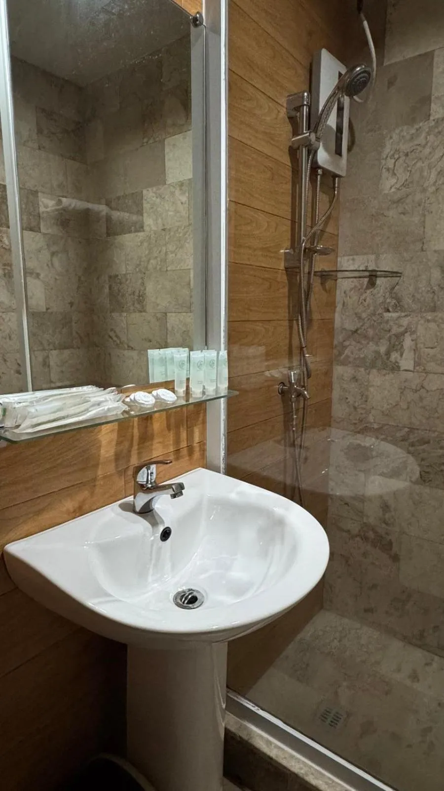 Elliannah Pines Hotel